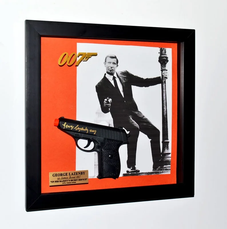 GEORGE LAZENBY — GEORGE LAZENBY Signed OHMSS, Airsoft Prop GUN, FRAME, COA PSA James Bond 007 DVD, изображение 2