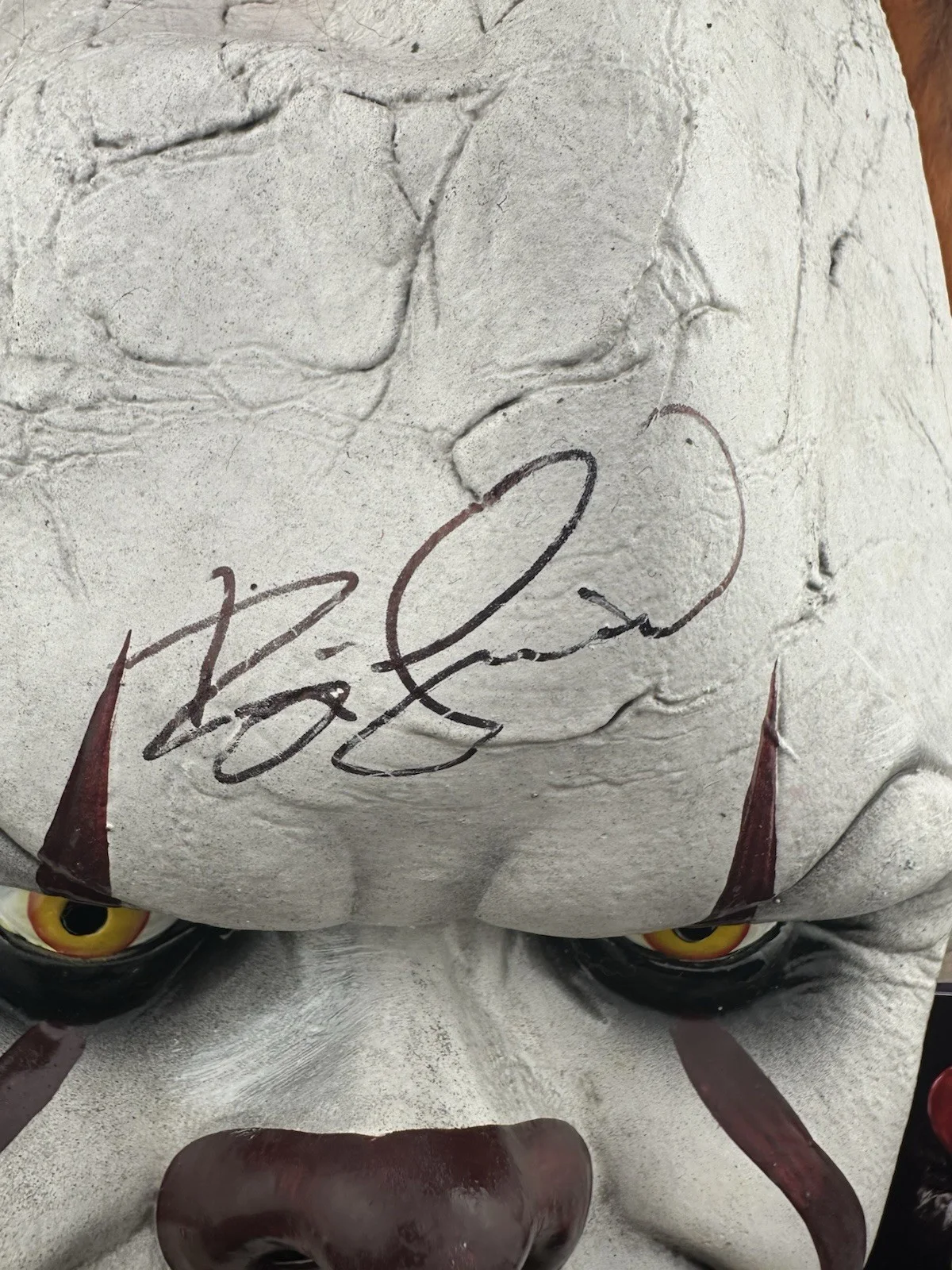 Bill Skarsgard Signed Pennywise It Deluxe Horror Mask Celebrity Authentics COA, изображение 2