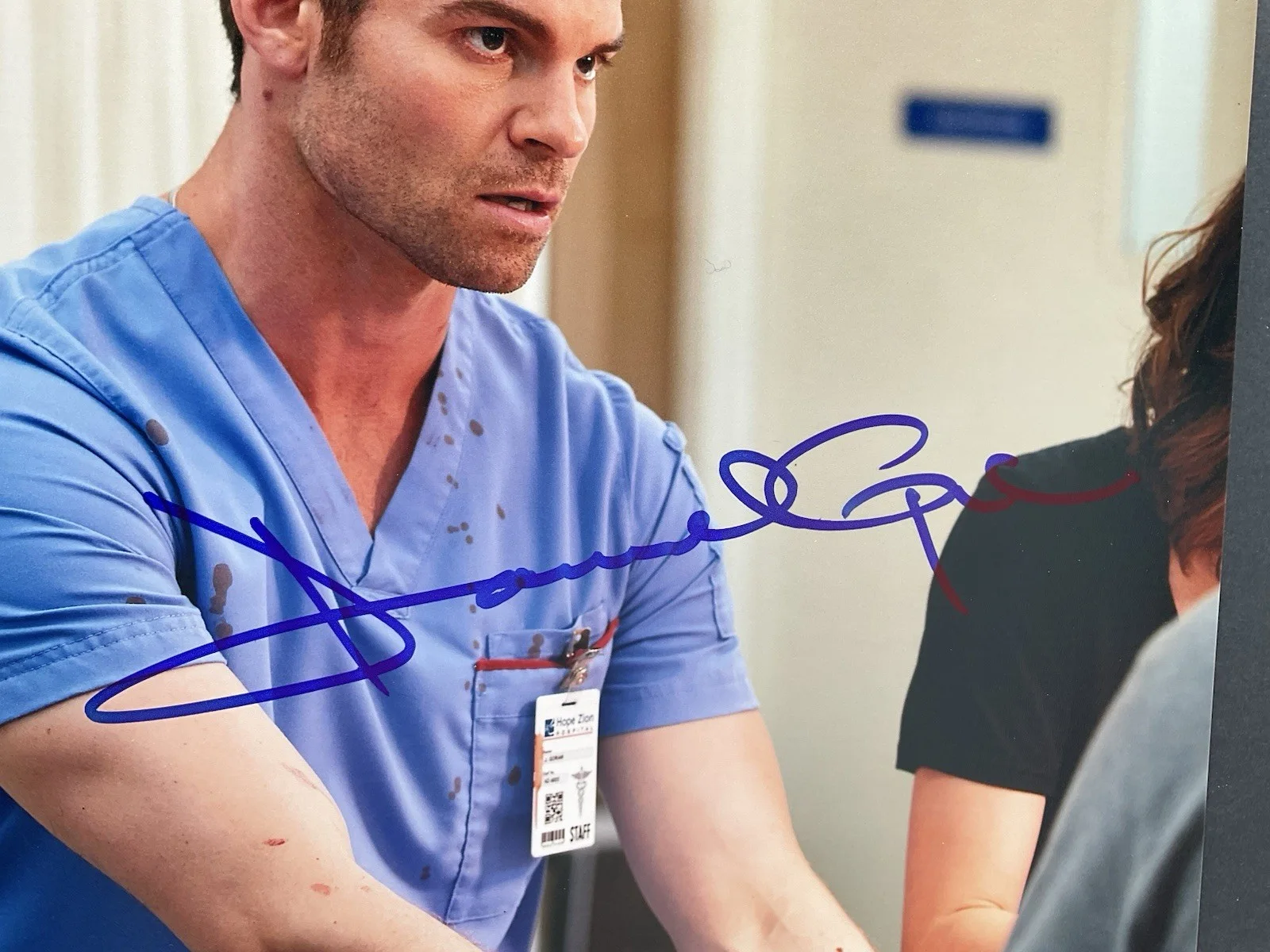 Daniel Gillies — Daniel Gillies Signed 8x10 SWAU Saving Hope signed photo The Originals auto Sexy, изображение 2