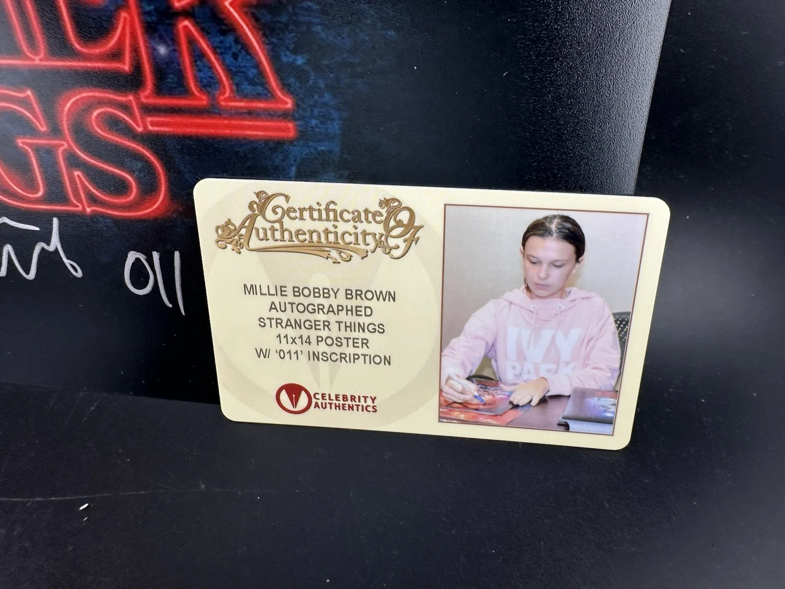 Millie Bobby Brown — Millie Bobby Brown Signed Inscribed “011” 11x14 Poster Stranger Things CA COA, изображение 4