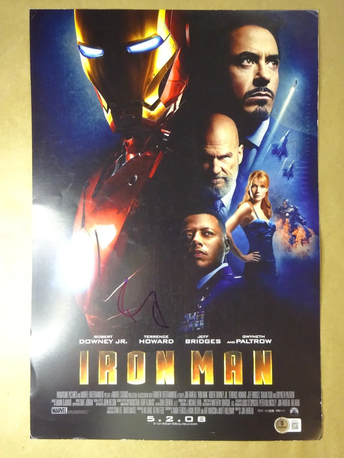 Robert Downey Jr — Signed Robert Downey Jr Autographed Iron Man 11"x17" Photo Beckett BAS COA LOA, image 2