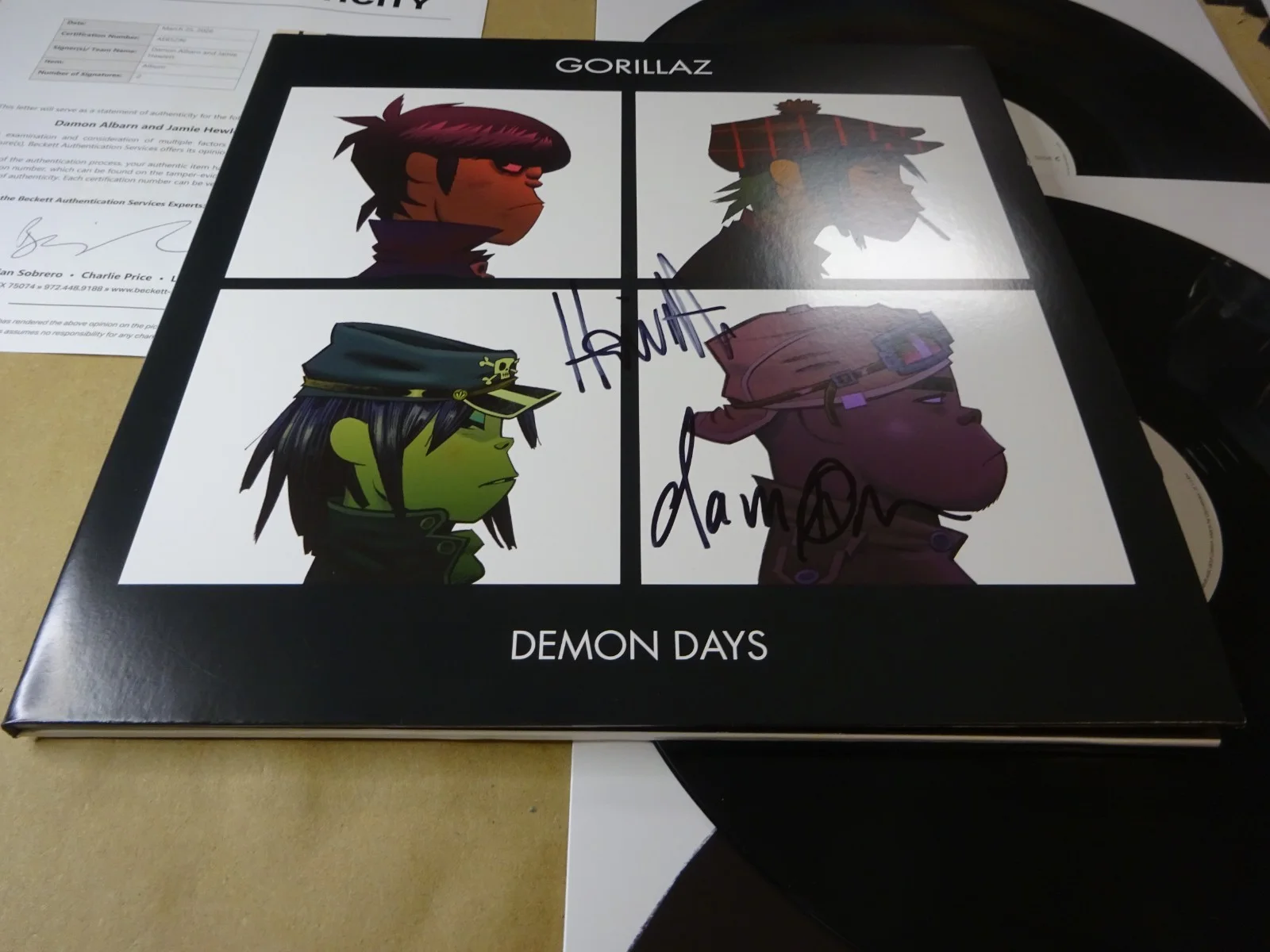 Signed Damon Albarn Jamie Hewlett Autographed Gorillaz Demon Days Album BAS COA, изображение 3