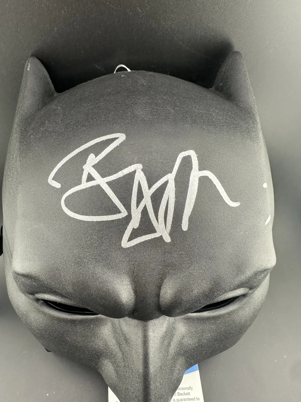 BEN AFFLECK — Ben Affleck Signed Batman Mask Authentic Autograph Beckett Witness BAS, image 2