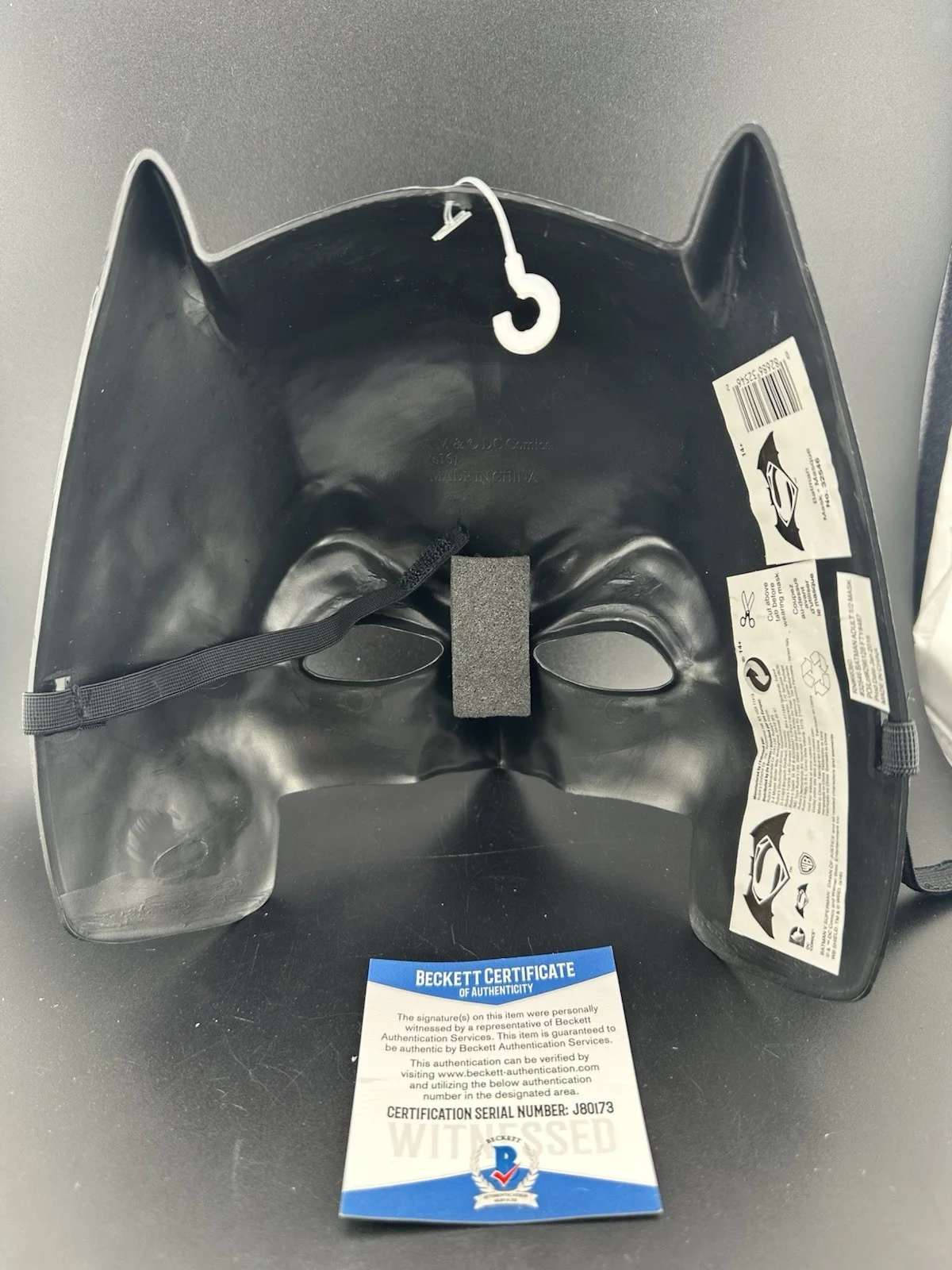 BEN AFFLECK — Ben Affleck Signed Batman Mask Authentic Autograph Beckett Witness BAS, image 5