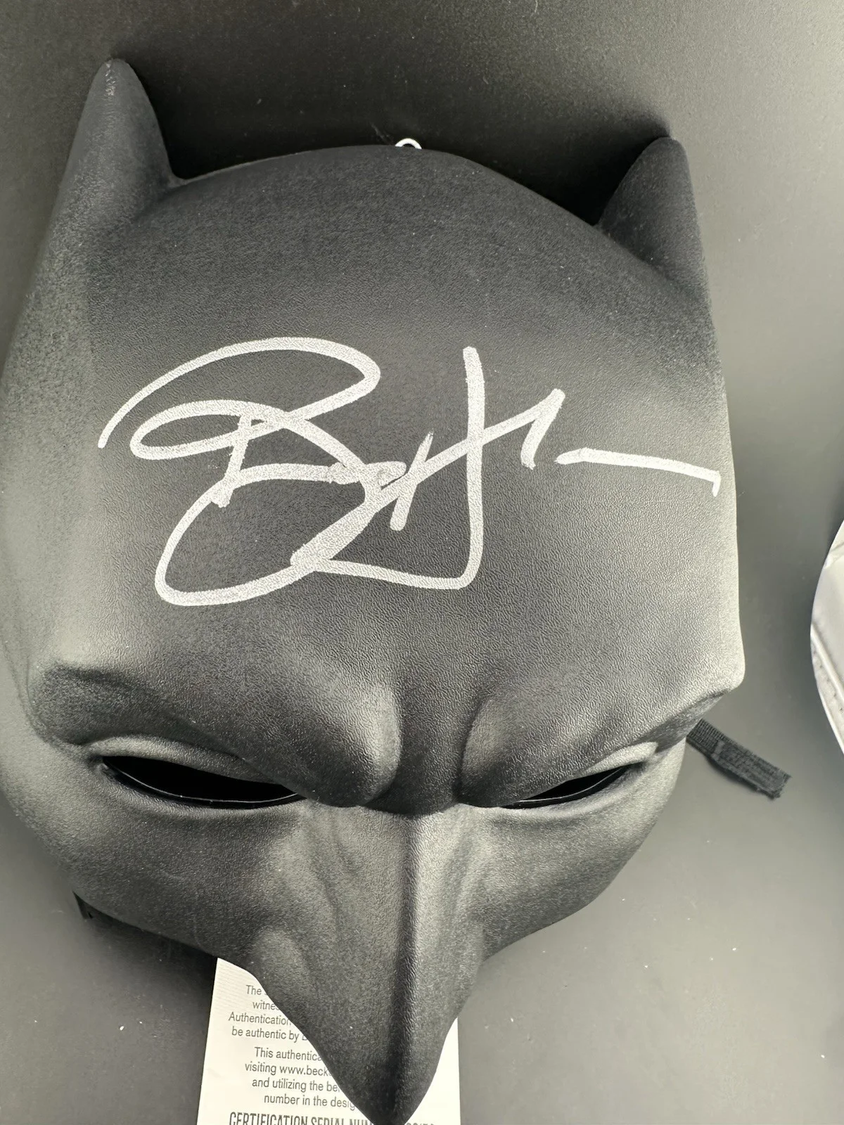 BEN AFFLECK — Ben Affleck Signed Batman Mask Authentic Autograph Beckett Witness BAS, изображение 2