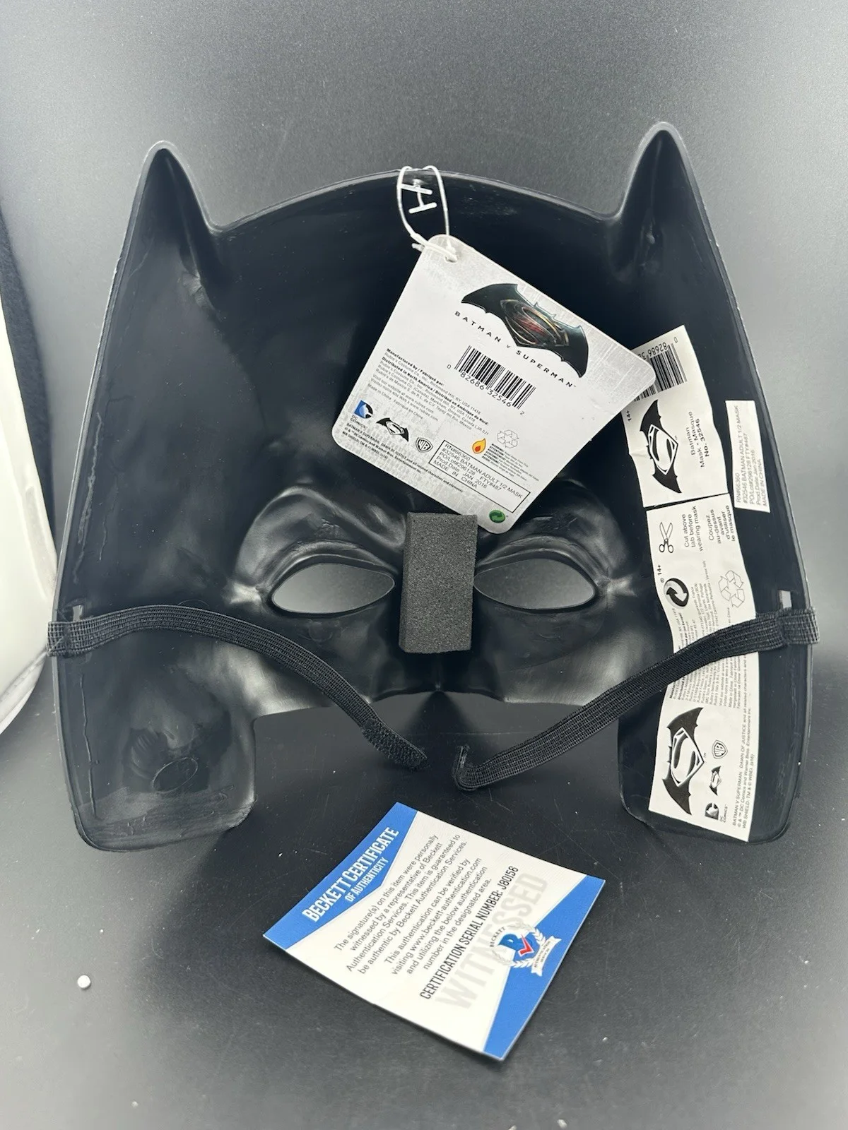 BEN AFFLECK — Ben Affleck Signed Batman Mask Authentic Autograph Beckett Witness BAS, изображение 5