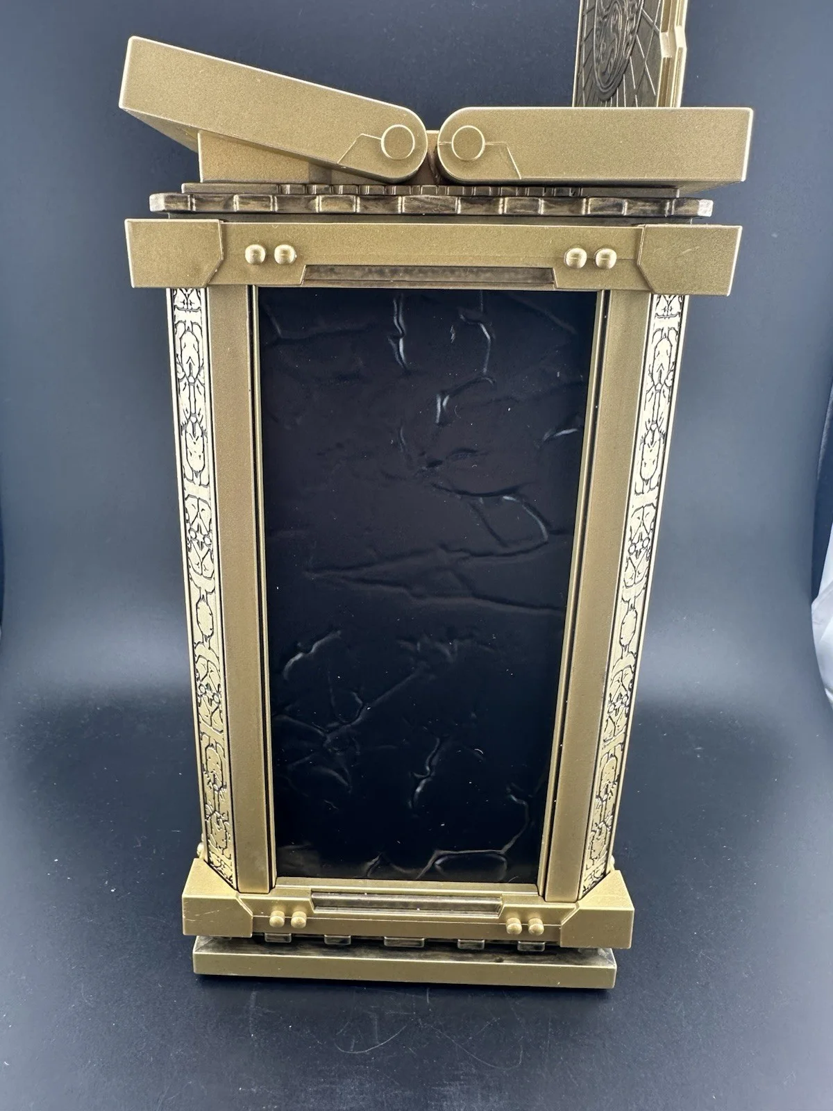 Bench Del Toro — Benicio Del Toro Autographed Disney Exclusive The Collector's Aether Container, image 5