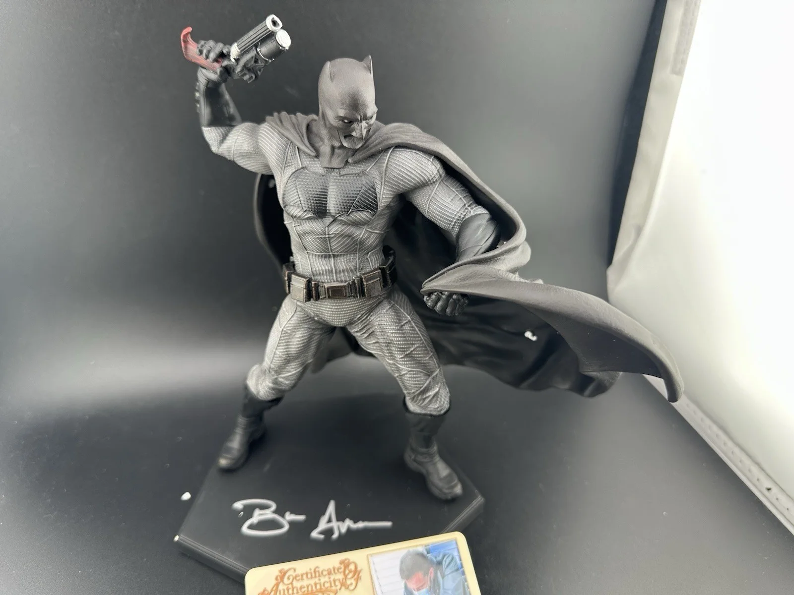 Ben Affleck — Ben Affleck Signed Iron Studios 1/1 Batman Special Figure Celebrity Authentics, image 2