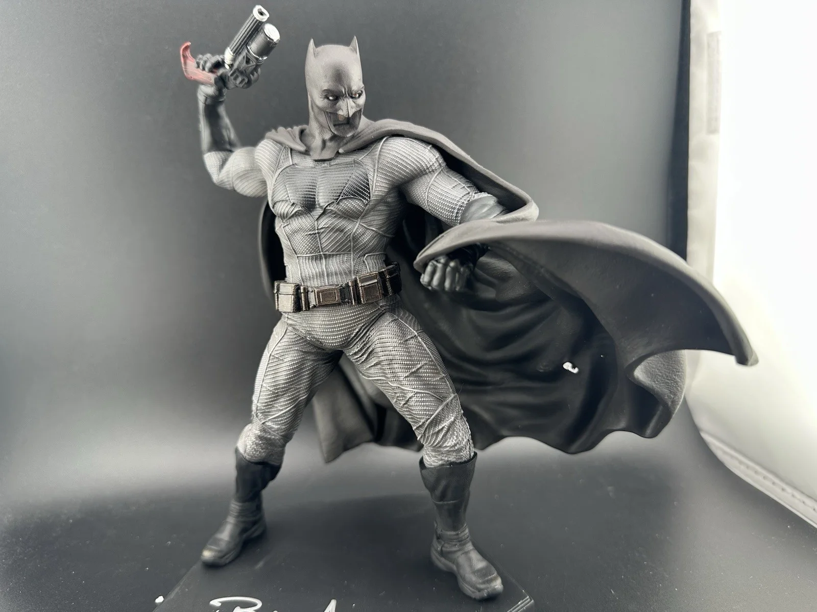 Ben Affleck — Ben Affleck Signed Iron Studios 1/1 Batman Special Figure Celebrity Authentics, image 3