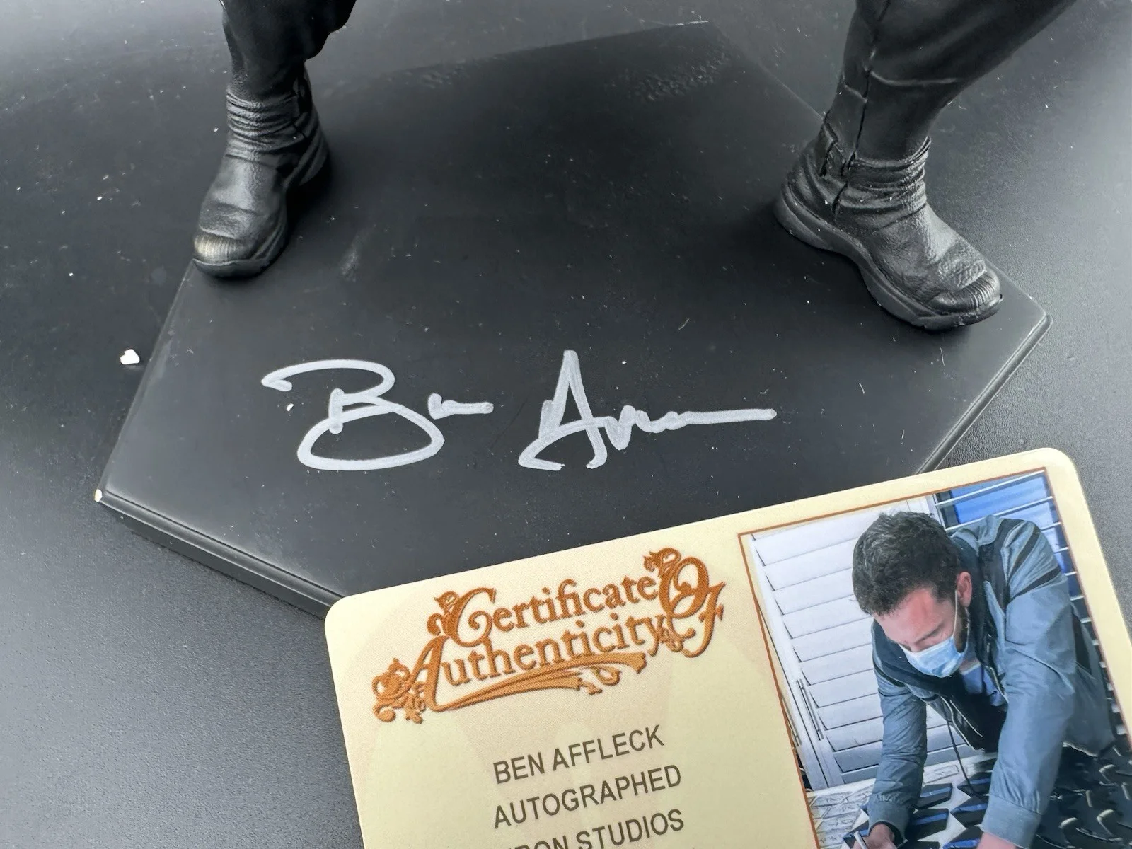 Ben Affleck — Ben Affleck Signed Iron Studios 1/1 Batman Special Figure Celebrity Authentics, image 4