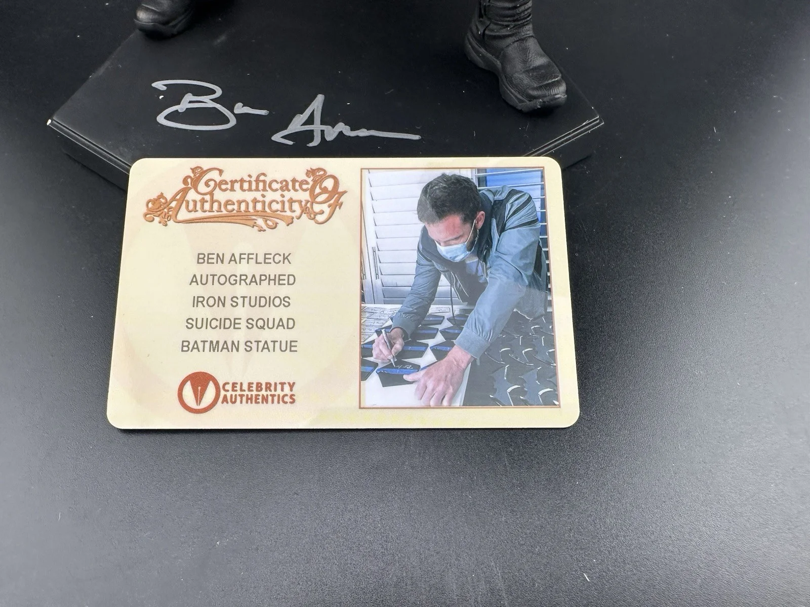 Ben Affleck — Ben Affleck Signed Iron Studios 1/1 Batman Special Figure Celebrity Authentics, image 5