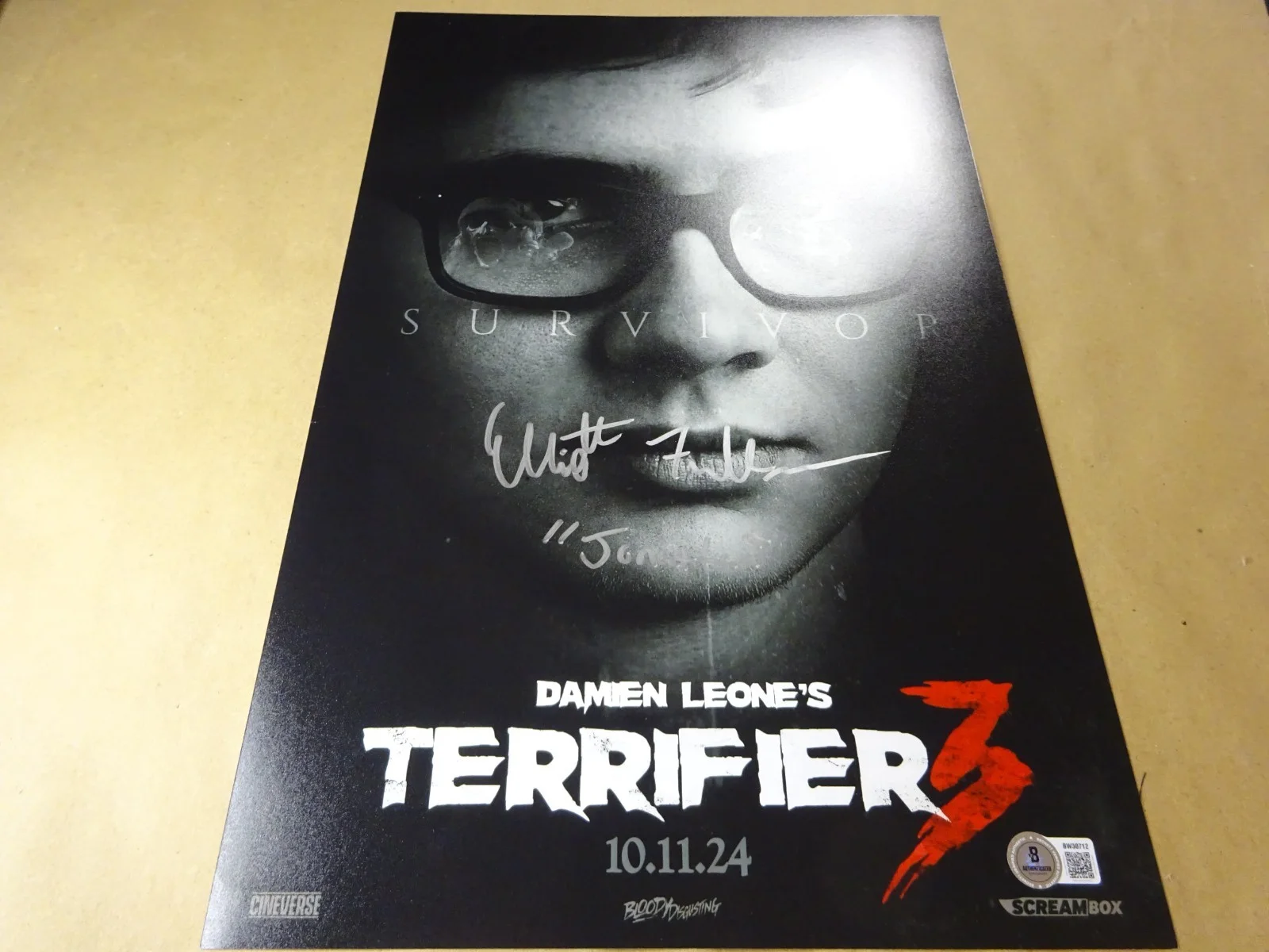 Elliott Fullam — Signed Elliott Fullam Autographed Terrifier 3 11"x17" Photo Beckett BAS COA, изображение 2
