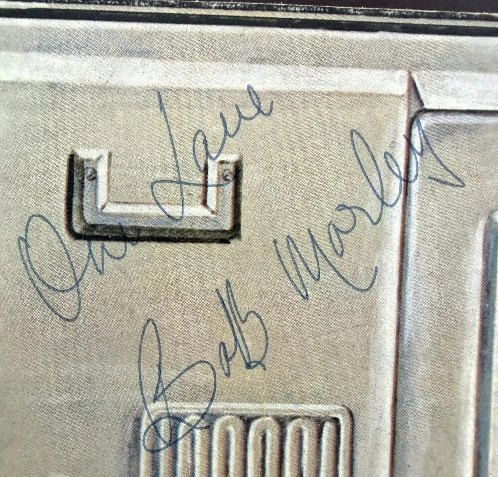 Bob Marley — Bob Marley Signed Autograph Album Vinyl Record w/ One Love Inscription JSA COA, изображение 3