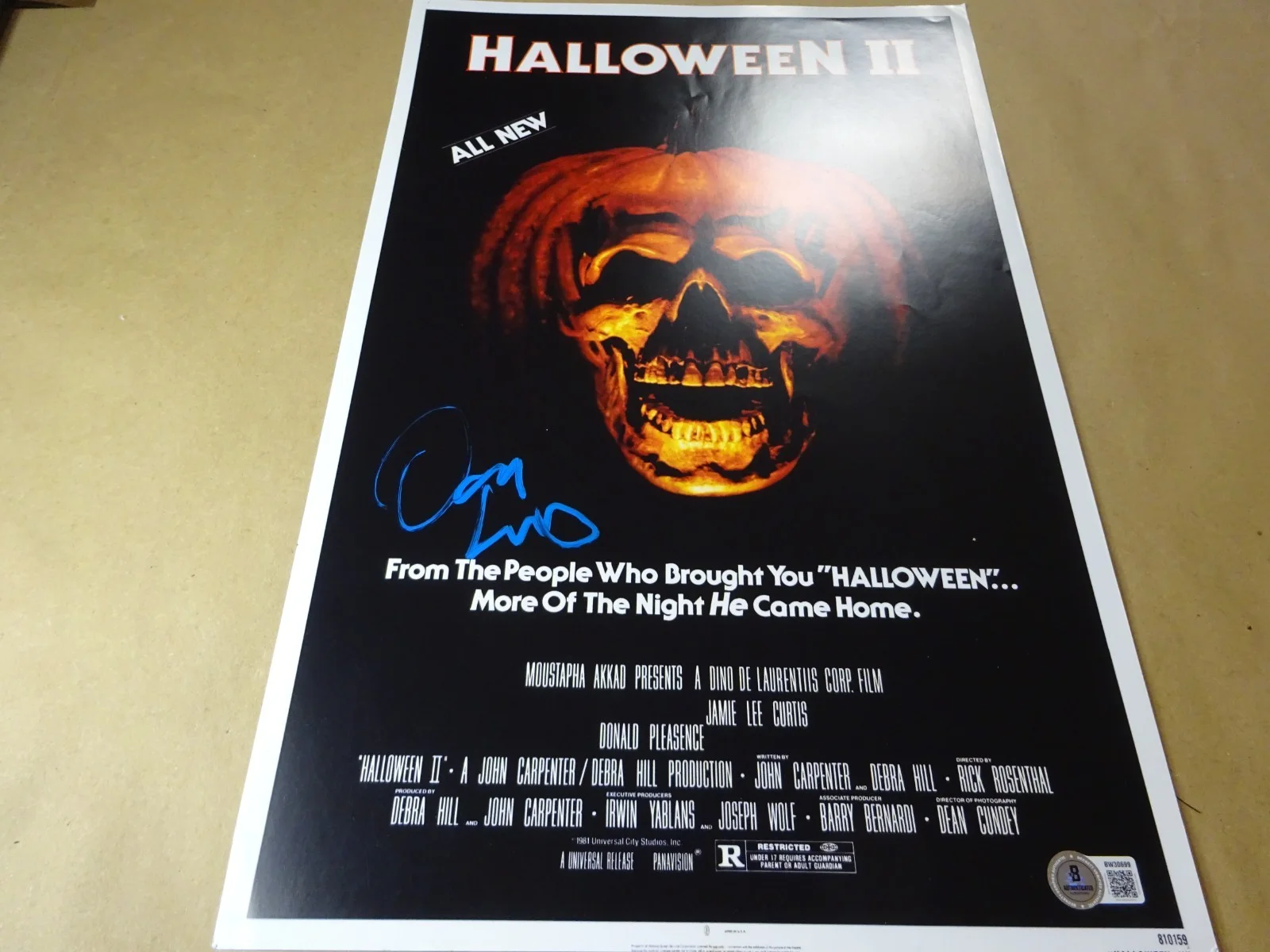Dana Carvey — Signed Dana Carvey Autographed Halloween II 11"x17" Photo Beckett BAS COA, изображение 2
