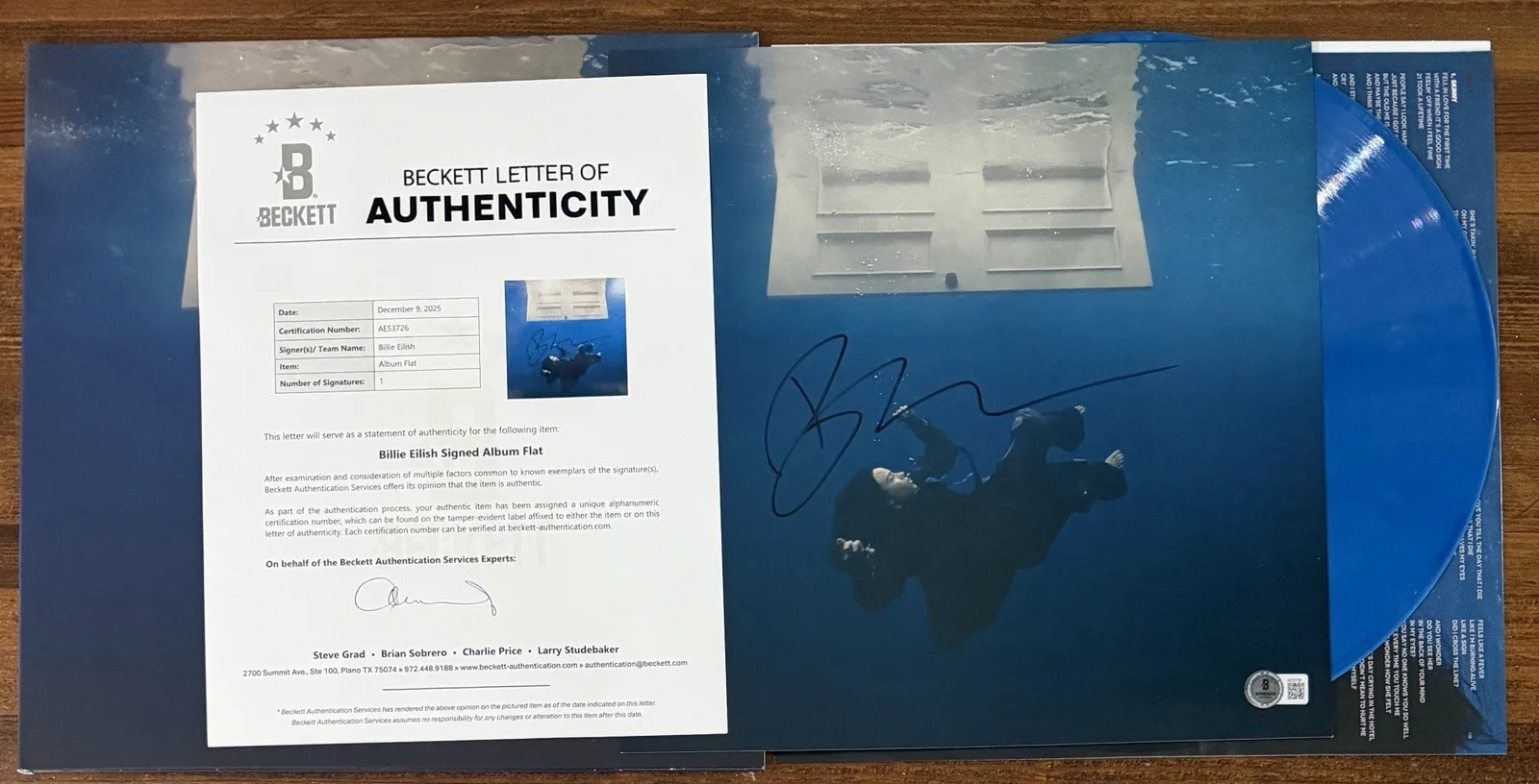 Billie Eilish — BILLIE EILISH HIT ME HARD SOFT VINYL & SIGNED ALBUM COVER PHOTO BECKETT BAS COA, изображение 4