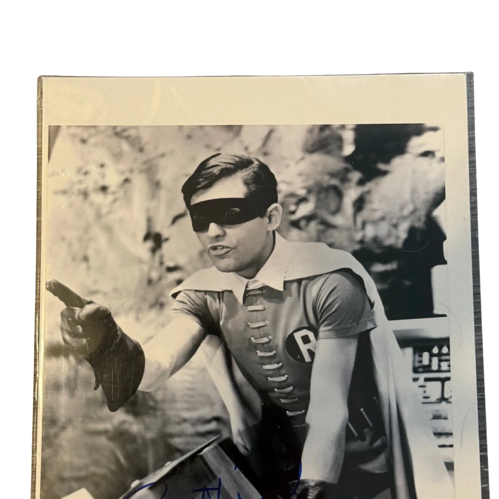 Burt Ward — Burt Ward Signed 8x10 Photo as Robin Batman TV Show COA Yesterdays Legends, изображение 3
