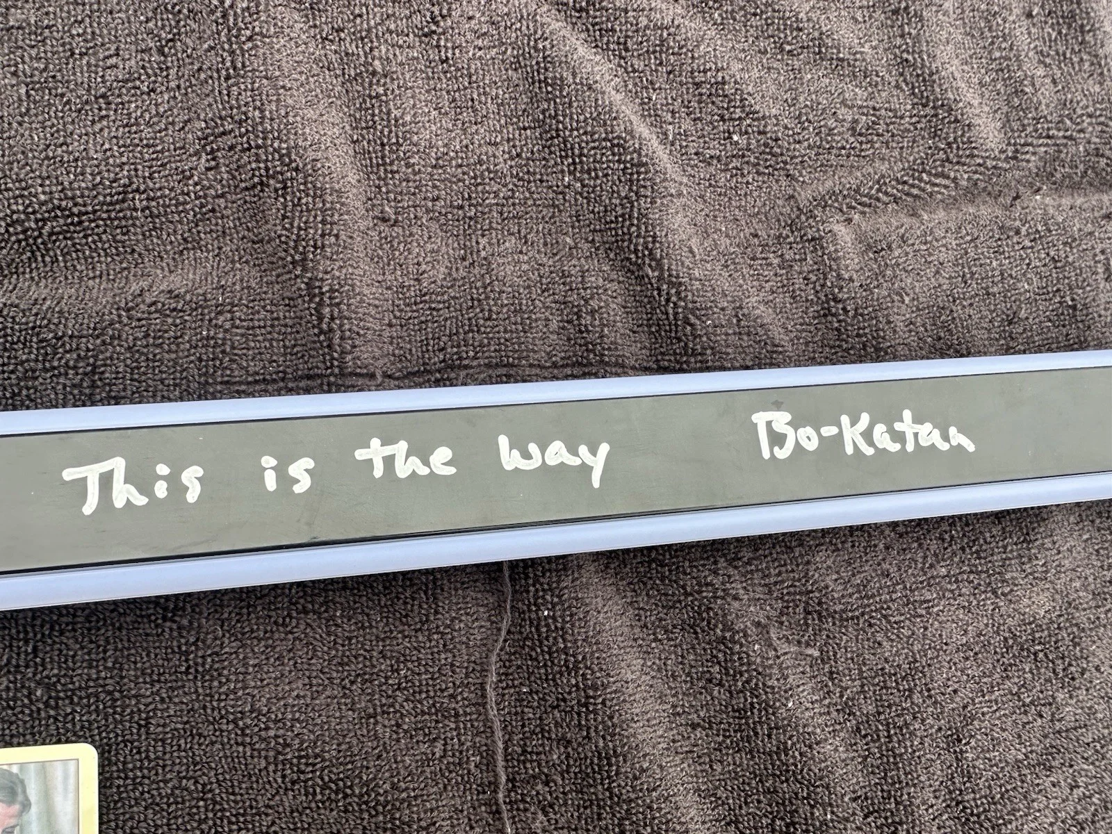 Katee Sackhoff — Katee Sackhoff Autographed Disney Theme Park Exclusive The Mandalorian Darksaber, изображение 5