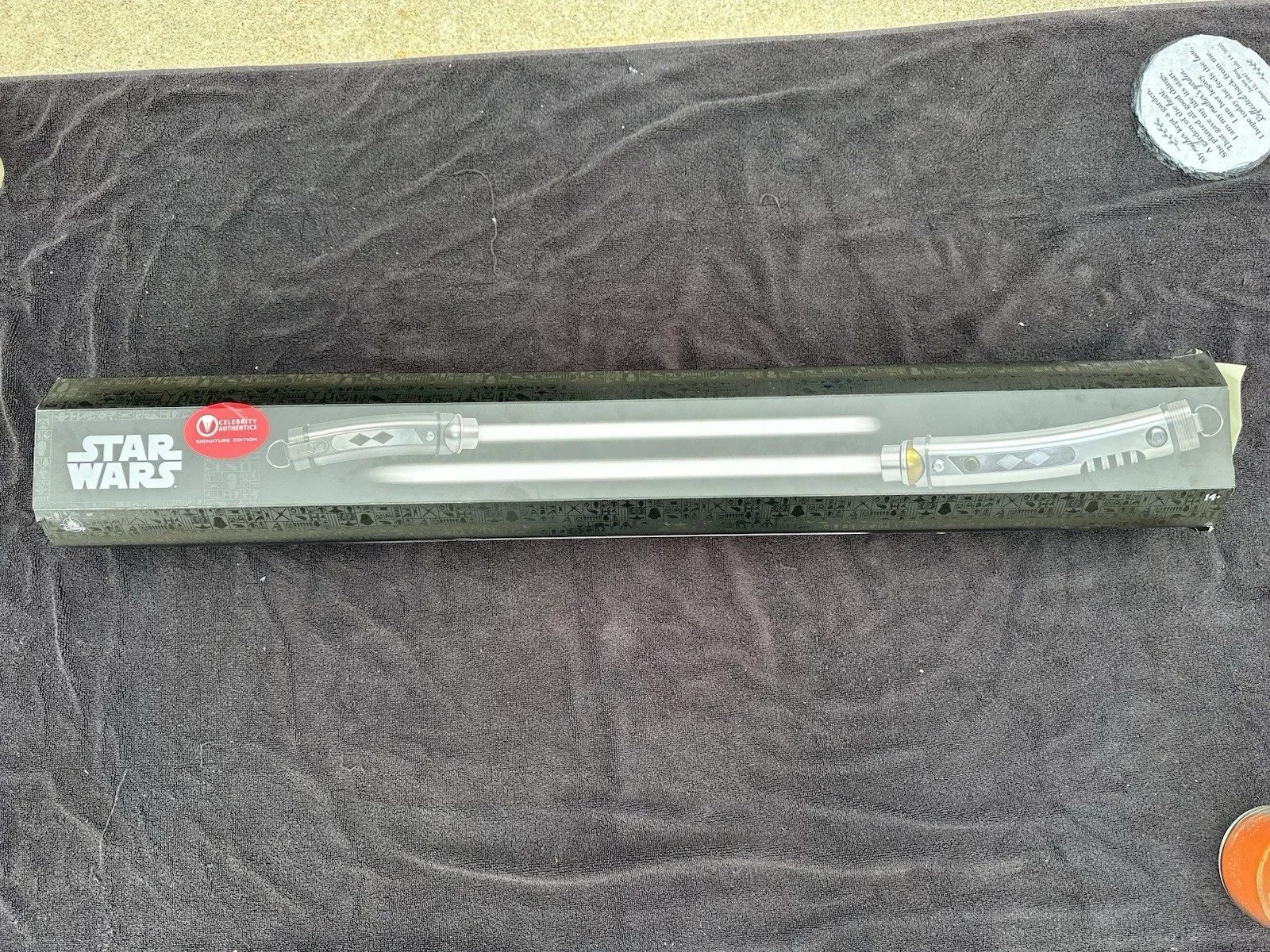 Rosario Dawson — Rosario Dawson Signed Ahsoka Limited Edition Legacy Lightsaber Hilts w/COA, изображение 2