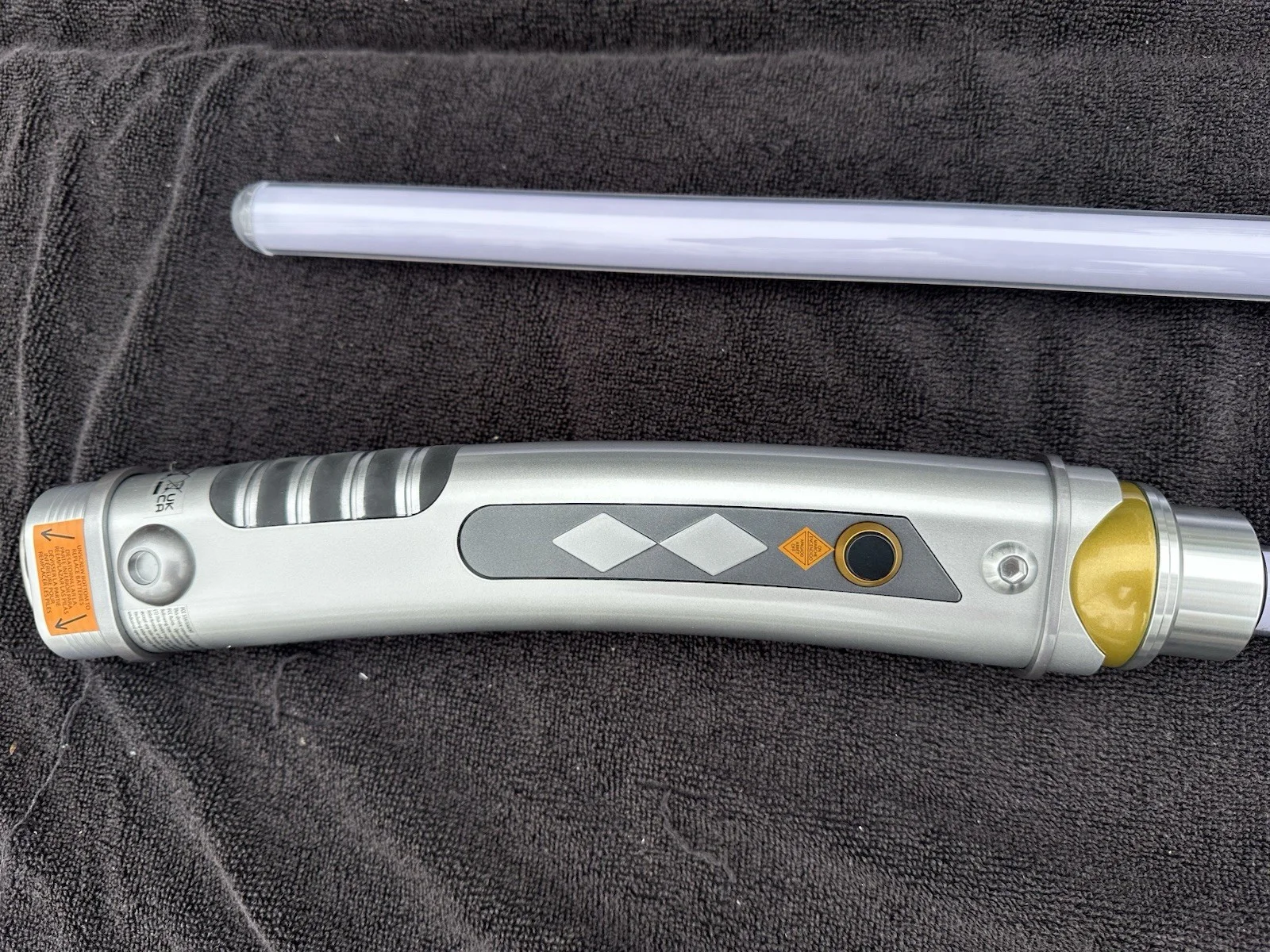 Rosario Dawson — Rosario Dawson Signed Ahsoka Limited Edition Legacy Lightsaber Hilts w/COA, изображение 5