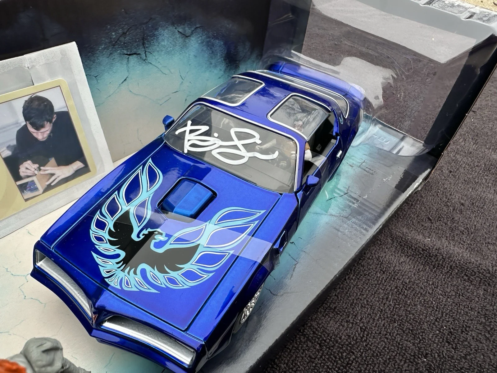Bill Skarsgard — Bill Skarsgard Signed Autographed Pontiac Firebird Diecast Celebrity Authentics, изображение 4