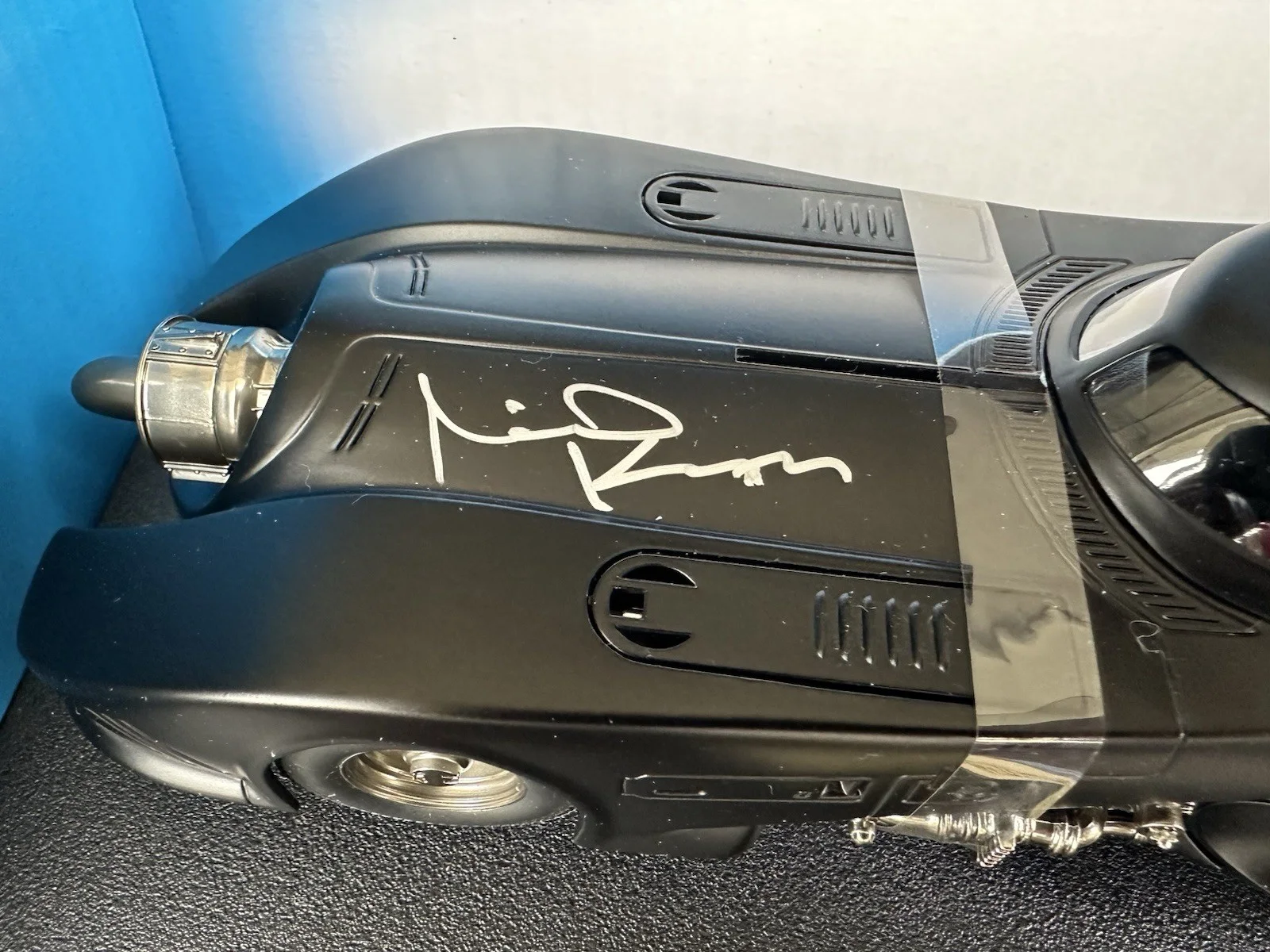 Michael Keaton — Michael Keaton Signed Autographed 1:18 Scale Batmobile Celebrity Authentics COA, image 3