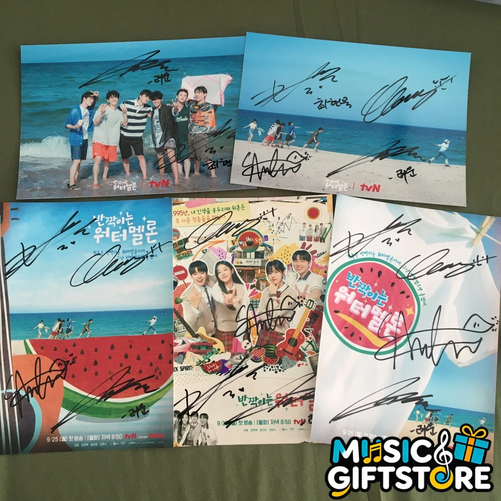Twinkling Watermelon Group Autographed Signed Photo K-POP Collection 2023 #MUGS, изображение 2