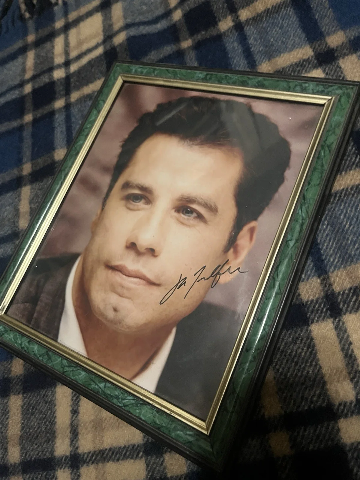 Vintage 90’s Signed John Travolta 1997 Portrait Photograph 10 x 8 In Frame, изображение 2