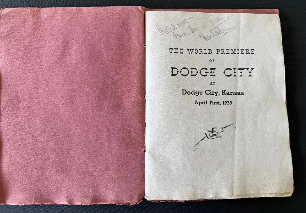 Humphrey Bogart — 1939 Dodge City World Premiere Book 54 autographs Humphrey Bogart PSA/DNA Errol, изображение 3