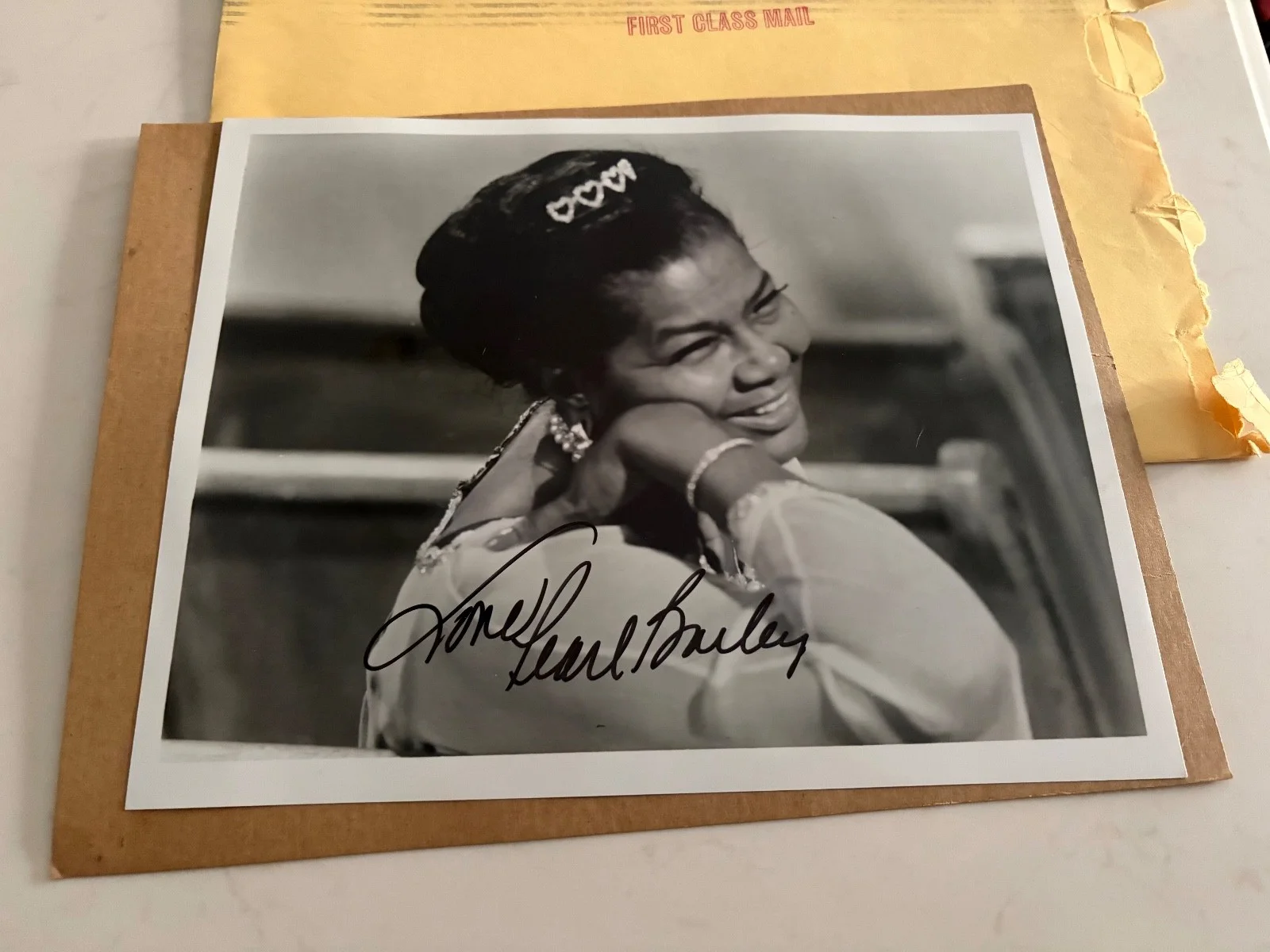 Pearl Bailey — Autographed 8 x 10 photograph of Pearl Bailey Vintage Collectible Mint Condition