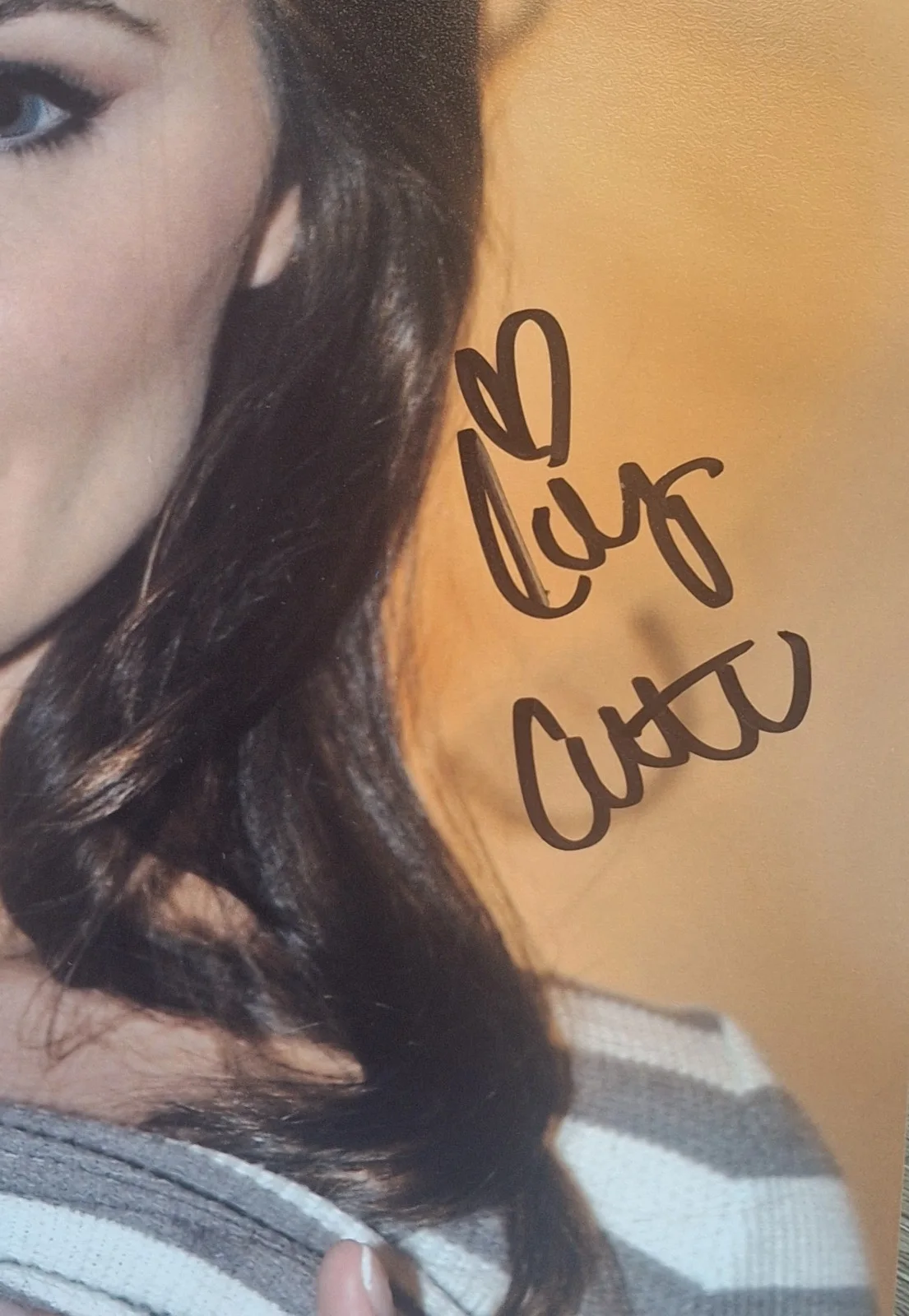 Lily Carter Signed 8x12" PHOTO #4 - Close Up, изображение 2
