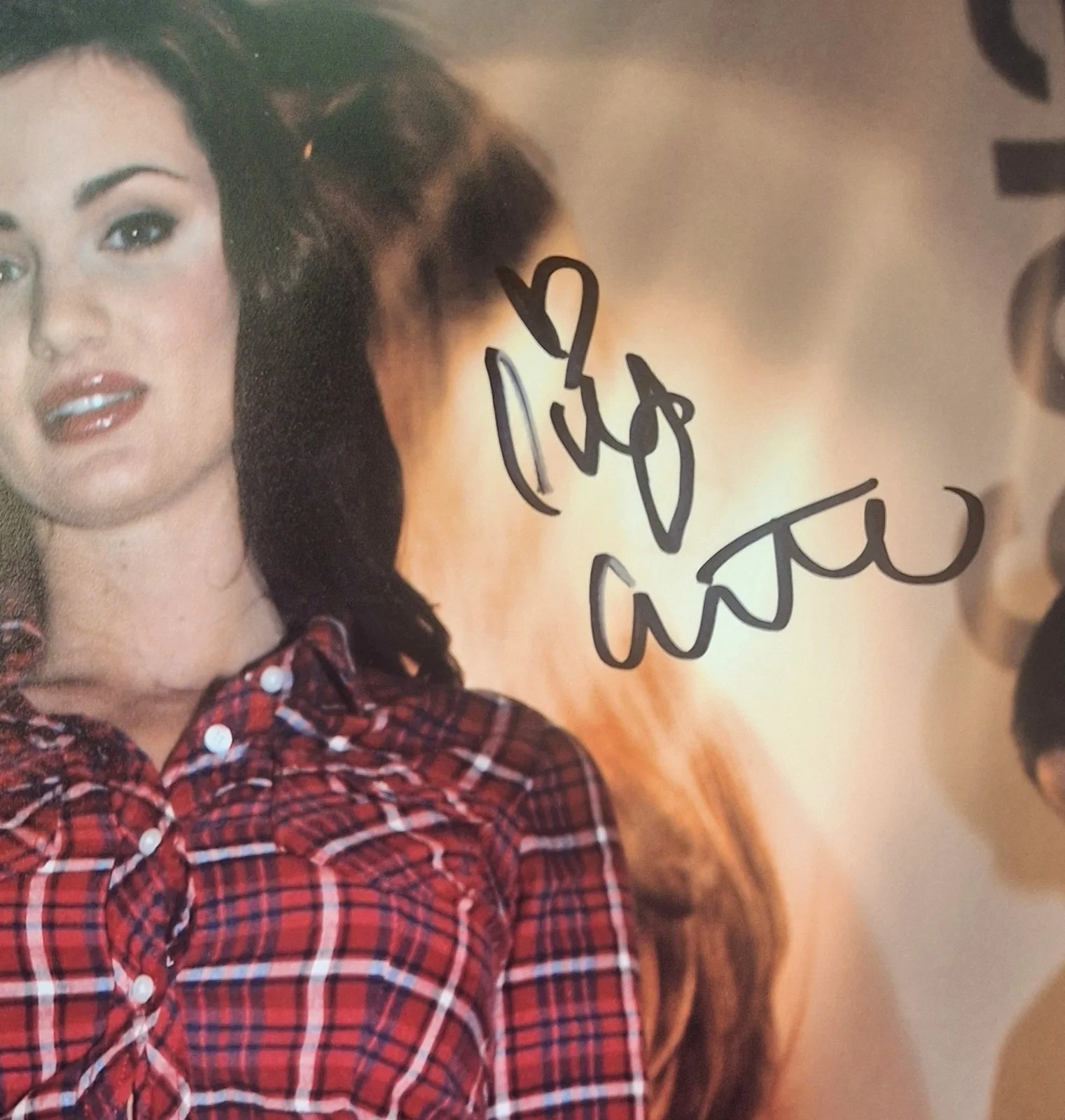 Lily Carter Signed 8x12" PHOTO #2 - Plaid Shirt, изображение 2