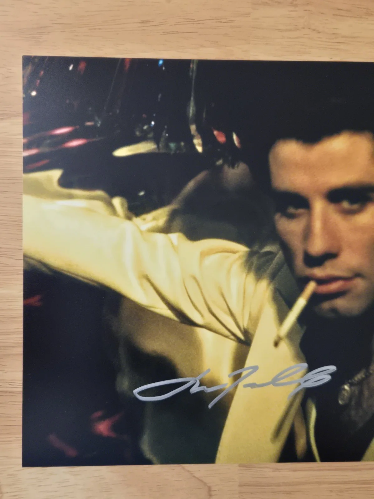 John Travolta — John Travolta Signed 8x10 Photo Saturday Night Fever 8x10 photo Beckett, изображение 2