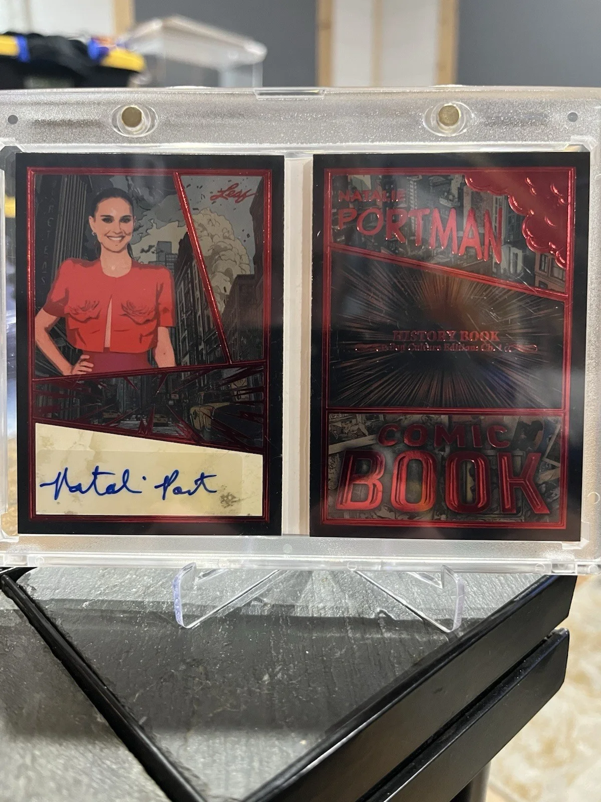 Natalie Portman — Natalie Portman Leaf Trading Cards Comic Book Autograph Card 2/3 Booklet