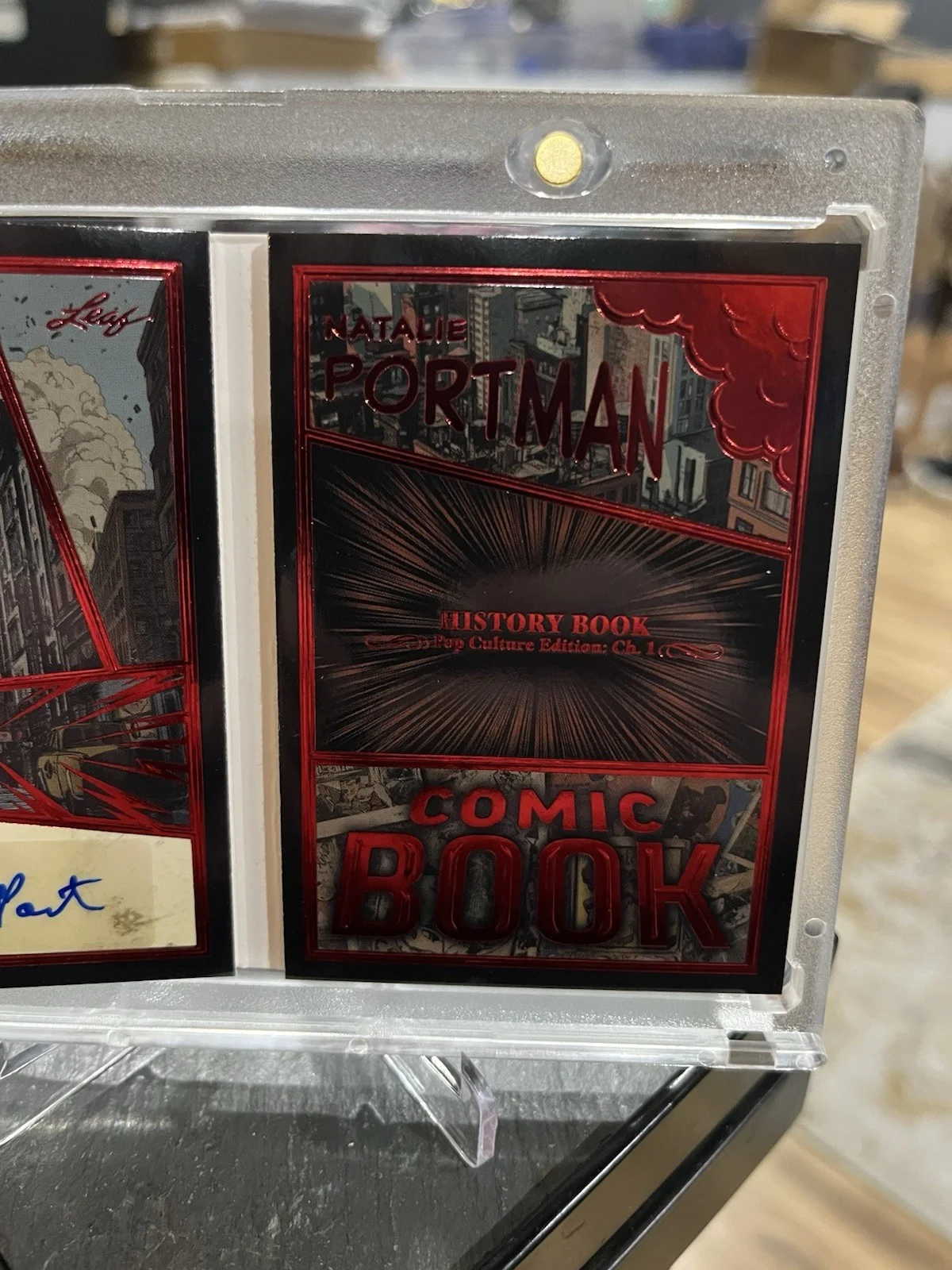 Natalie Portman — Natalie Portman Leaf Trading Cards Comic Book Autograph Card 2/3 Booklet, изображение 3