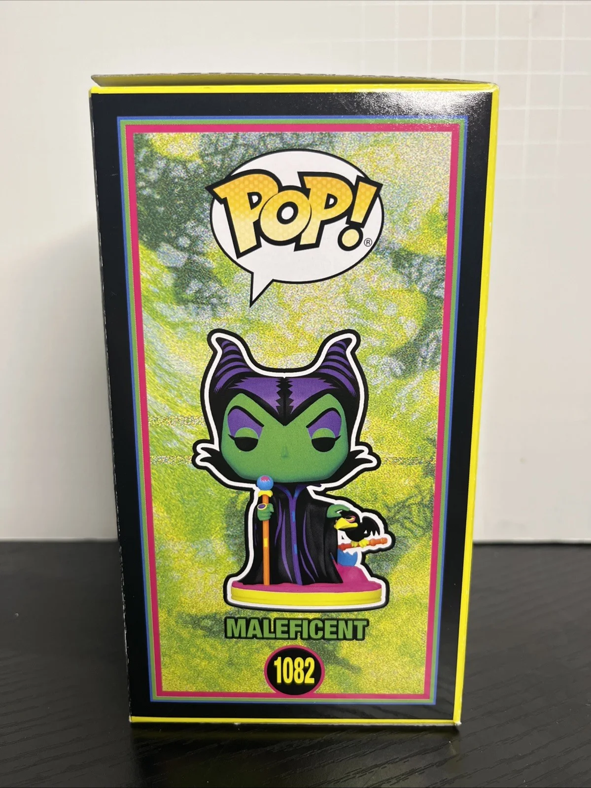 Angelina Jolie — Angelina Jolie Signed Autographed "Maleficent" Funko Pop #1082 With COA, изображение 5
