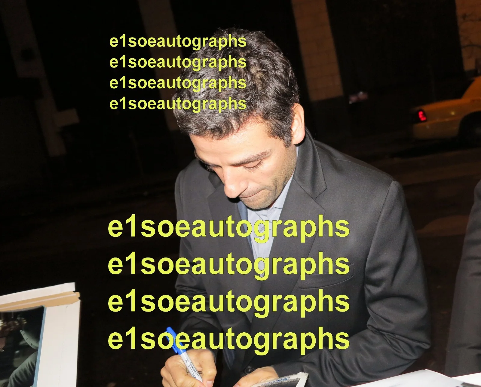 Oscar Isaac — Oscar Isaac signed Drive 8x10 photo - Proof - Star Wars The Force Awakens, image 3