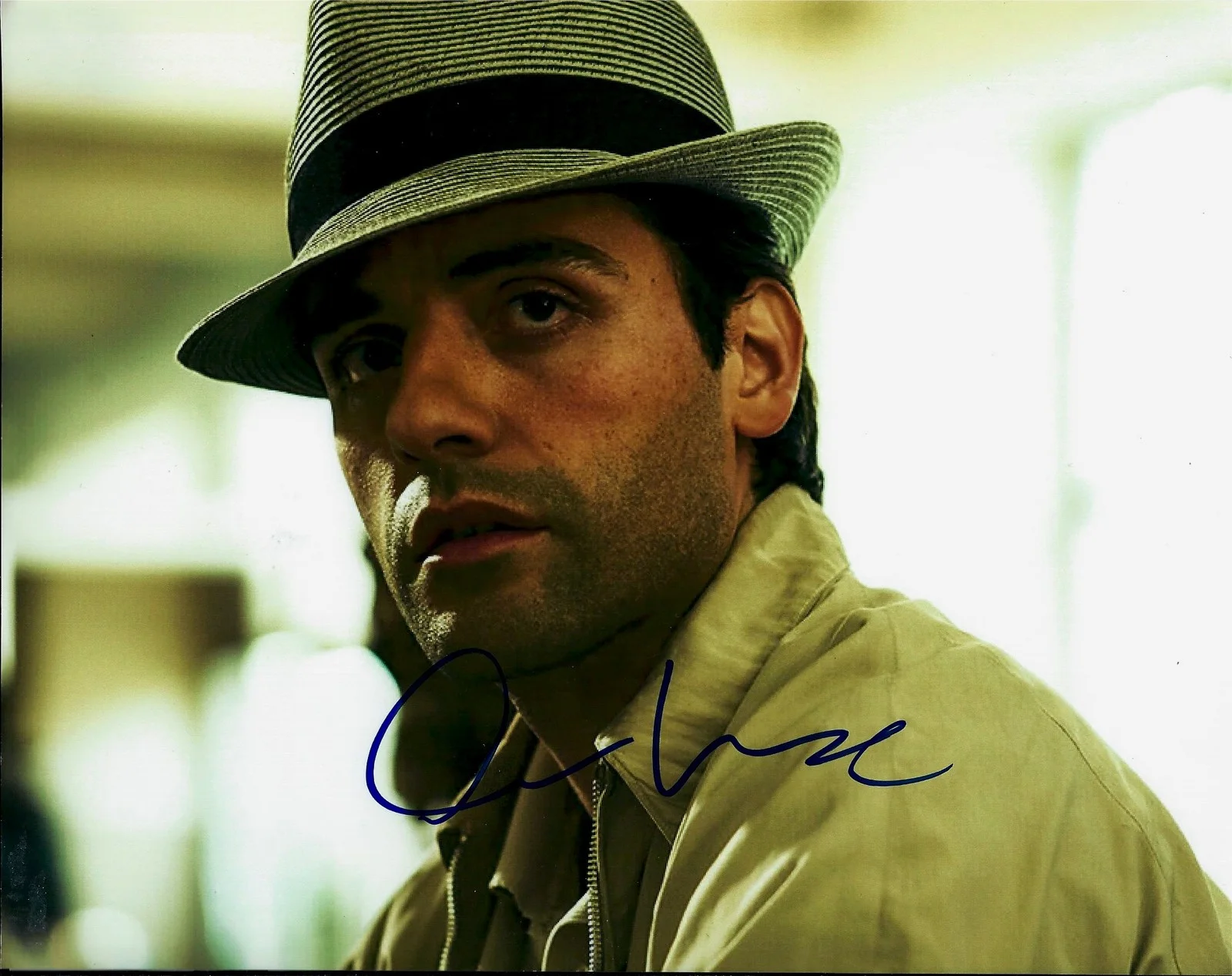 Oscar Isaac — Oscar Isaac signed Two Faces January 8x10 Photo - Star Wars The Force Awakens