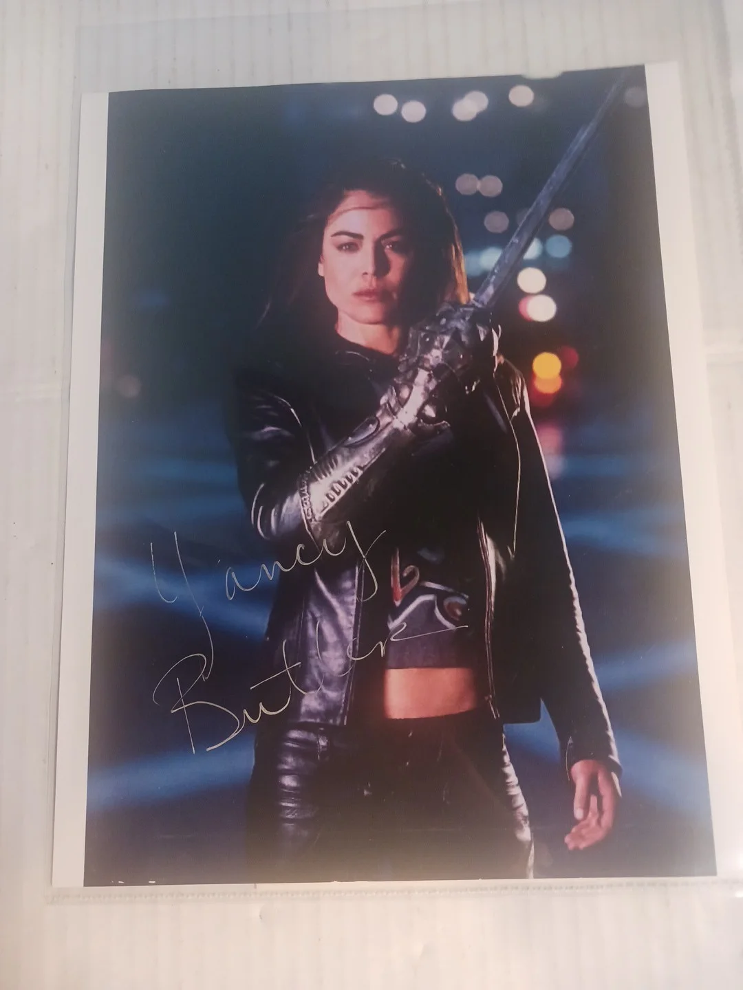 yancey butler — YANCY BUTLER Autographed Photo Witchblade w/COA Steel City Con. 2011, изображение 2