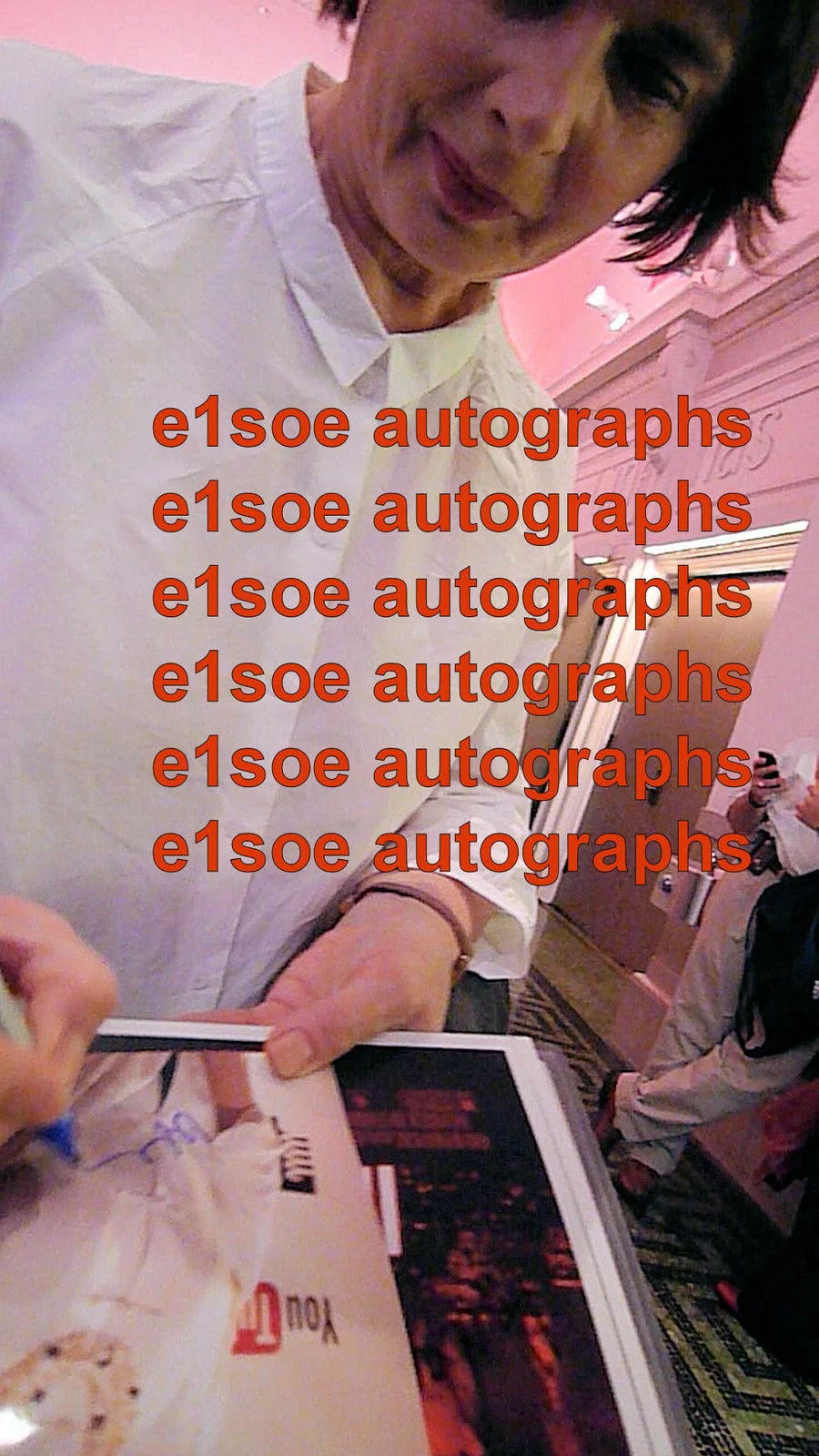 Isabella Rossellini — Isabella Rossellini signed 8x10 Photo IP. Exact Proof - David Lynch' Blue Velvet, image 3