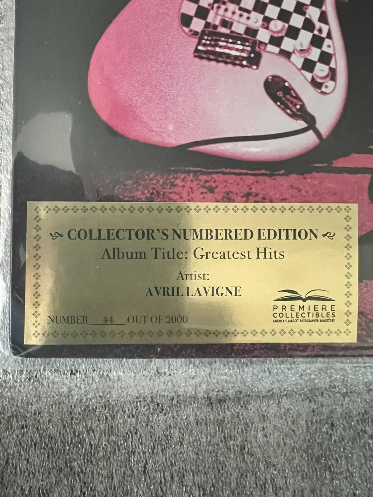 Avril Lavigne Greatest Hits SIGNED Numbered 44/2000 Collectors Vinyl LP JSA COA, image 2