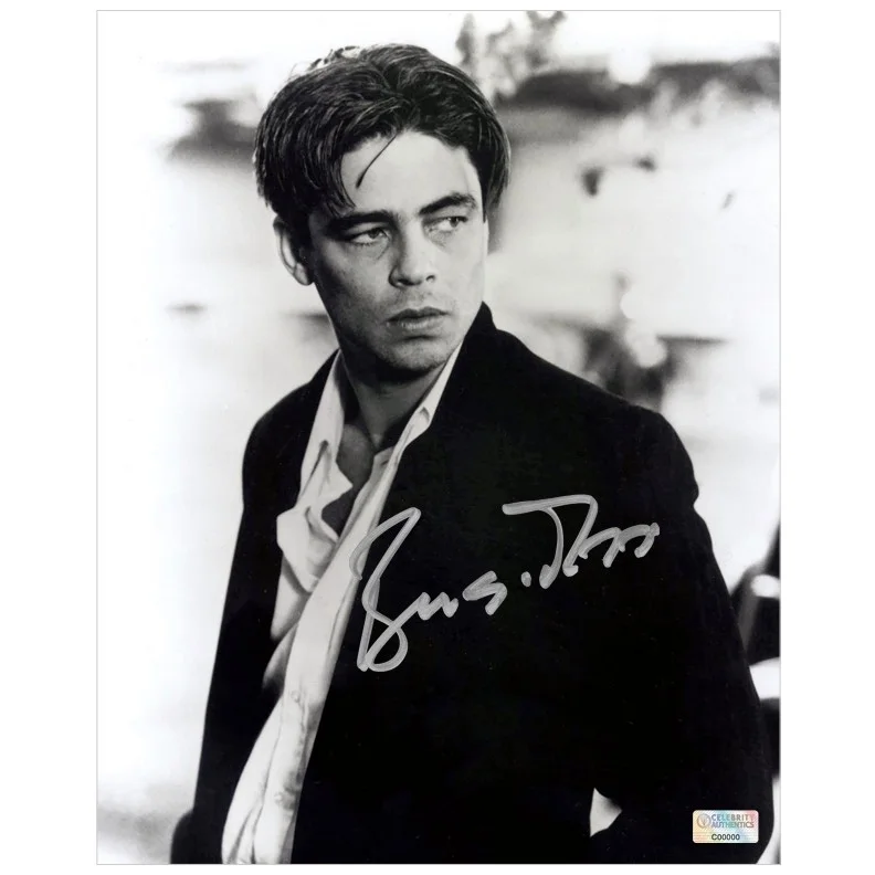 Benicio Del Toro — Benicio Del Toro Autographed 1989 James Bond License to Kill Dario 8x10 Photo