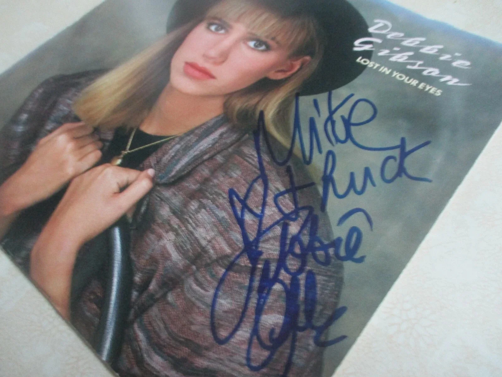 DEBBIE (DEBRA) GIBSON AUTHENTIC AUTOGRAPHED/SIGNED VINYL 45 RECORD, image 2