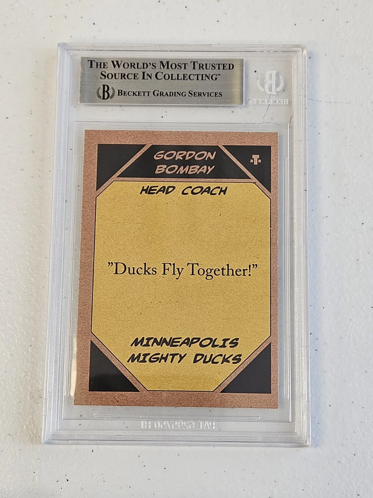 EMILIO ESTEVEZ — EMILIO ESTEVEZ SIGNED AUTOGRAPH SLABBED THE MIGHTY DUCKS CUSTOM CARD BAS AUTHENT, image 2