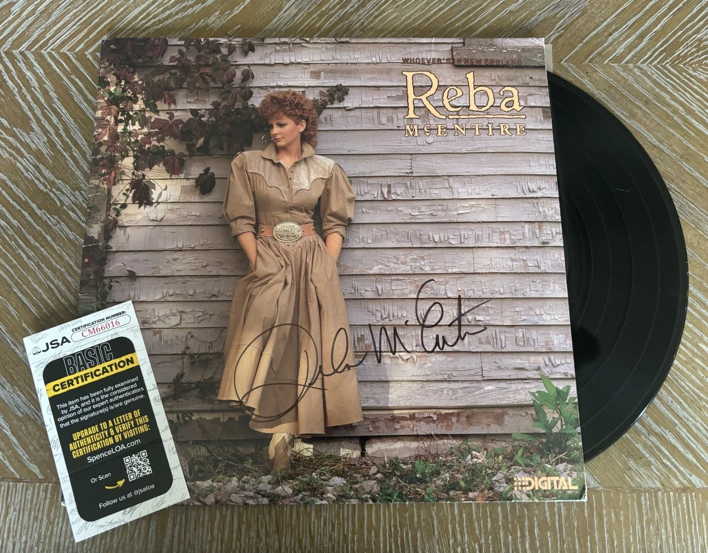REBA MCENTIRE WHOEVER'S IN NEW ENGLAND SIGNED VINYL LP RECORD JSA autograph, изображение 2