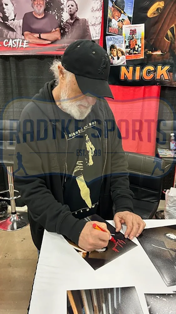 Nick Castle — Nick Castle Signed Halloween Unframed 8x10 Stair Balcony Photo -"The Shape" Insc, изображение 3
