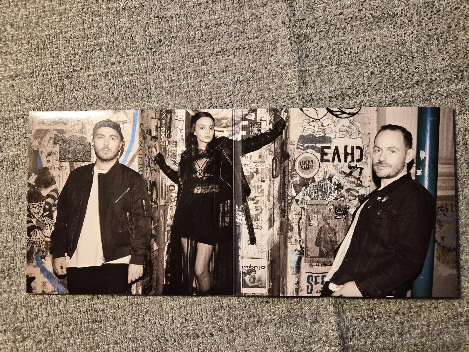 (073) CHVRCHES Love Is Dead CD 2018 SIGNED Booklet Autographed Synth Pop, image 4