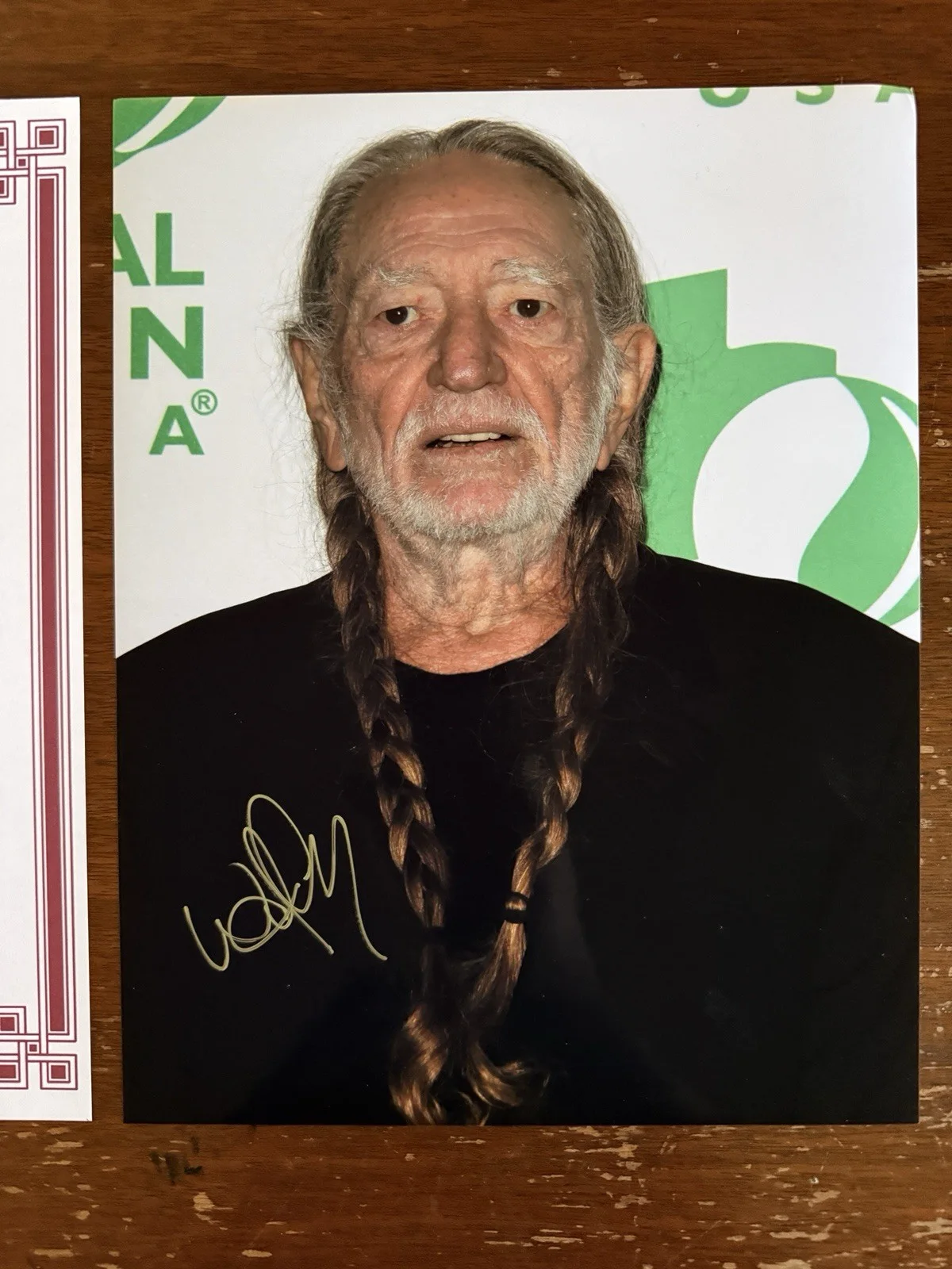 WILLIE NELSON COUNTRY LEGEND AUTOGRAPHED 8 1/2 X 11 PHOTO / COA, image 2