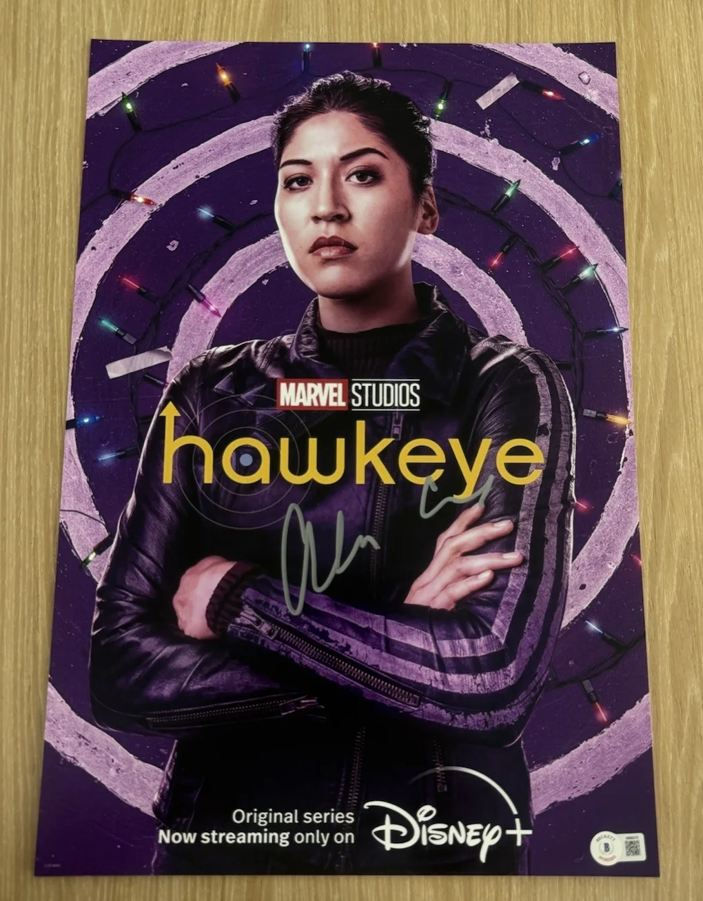 Alaqua Cox — ALAQUA COX SIGNED HAWKEYE 12X18 PHOTO BECKETT BAS