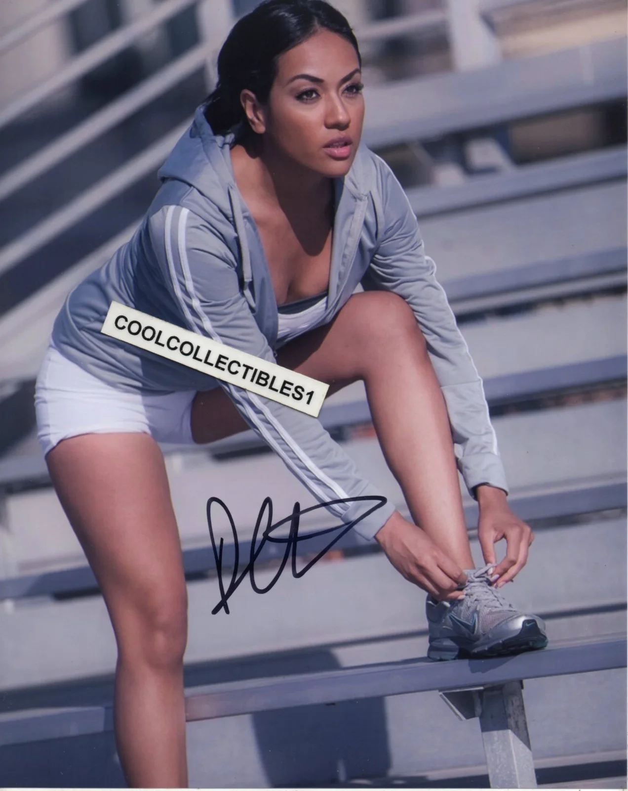 DENISE G. SANCHEZ — DENISE G. SANCHEZ "BOSCH: LEGACY" IN PERSON SIGNED 8X10 COLOR PHOTO 3 COA