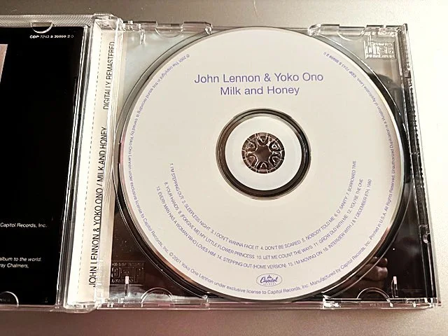 Yoko Ono Lennon SIGNED CD "Milk and Honey" John Lennon/Yoko Ono w/COA autograph, изображение 5